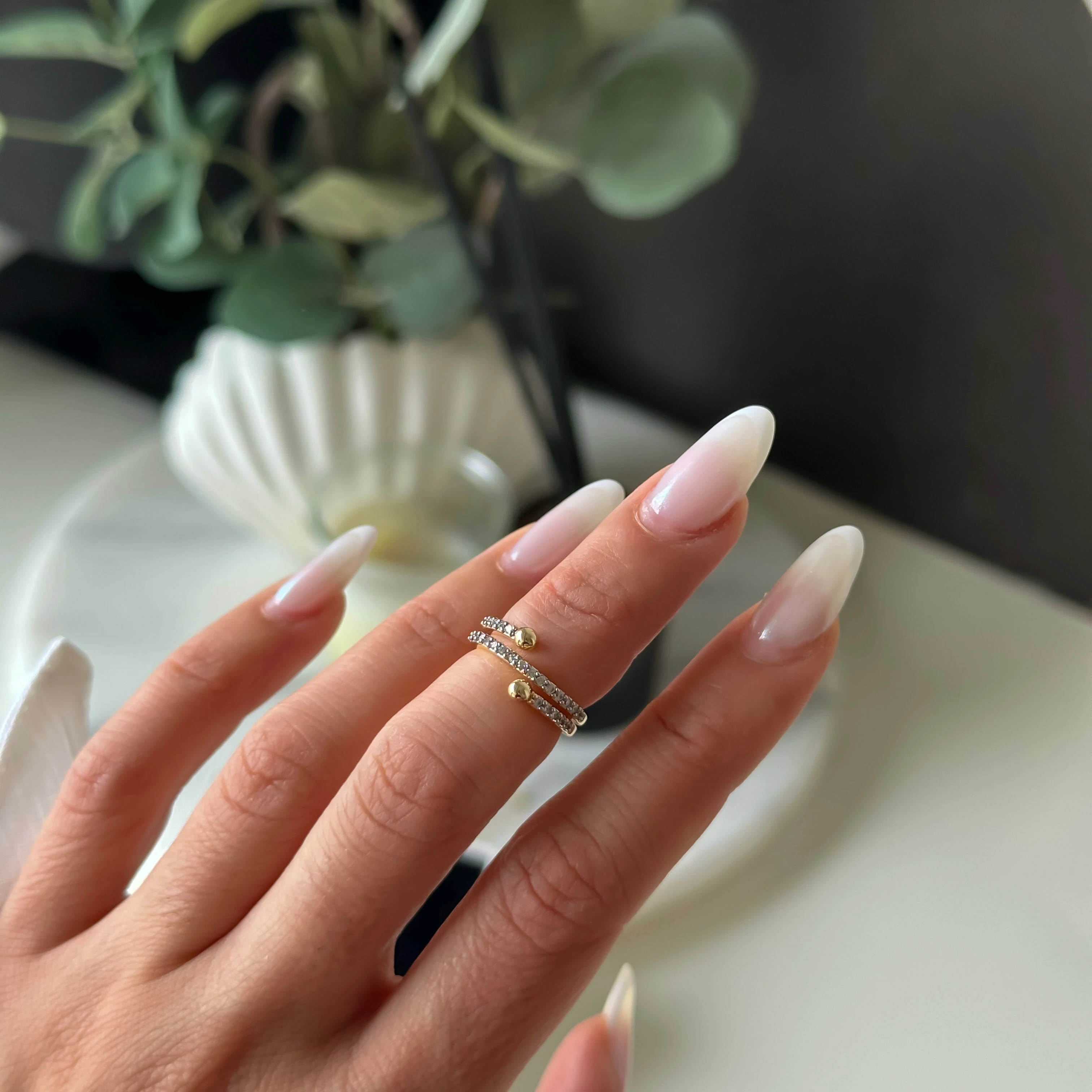 Sarmal Taşlı Nokta Gold Eklem Yüzüğü