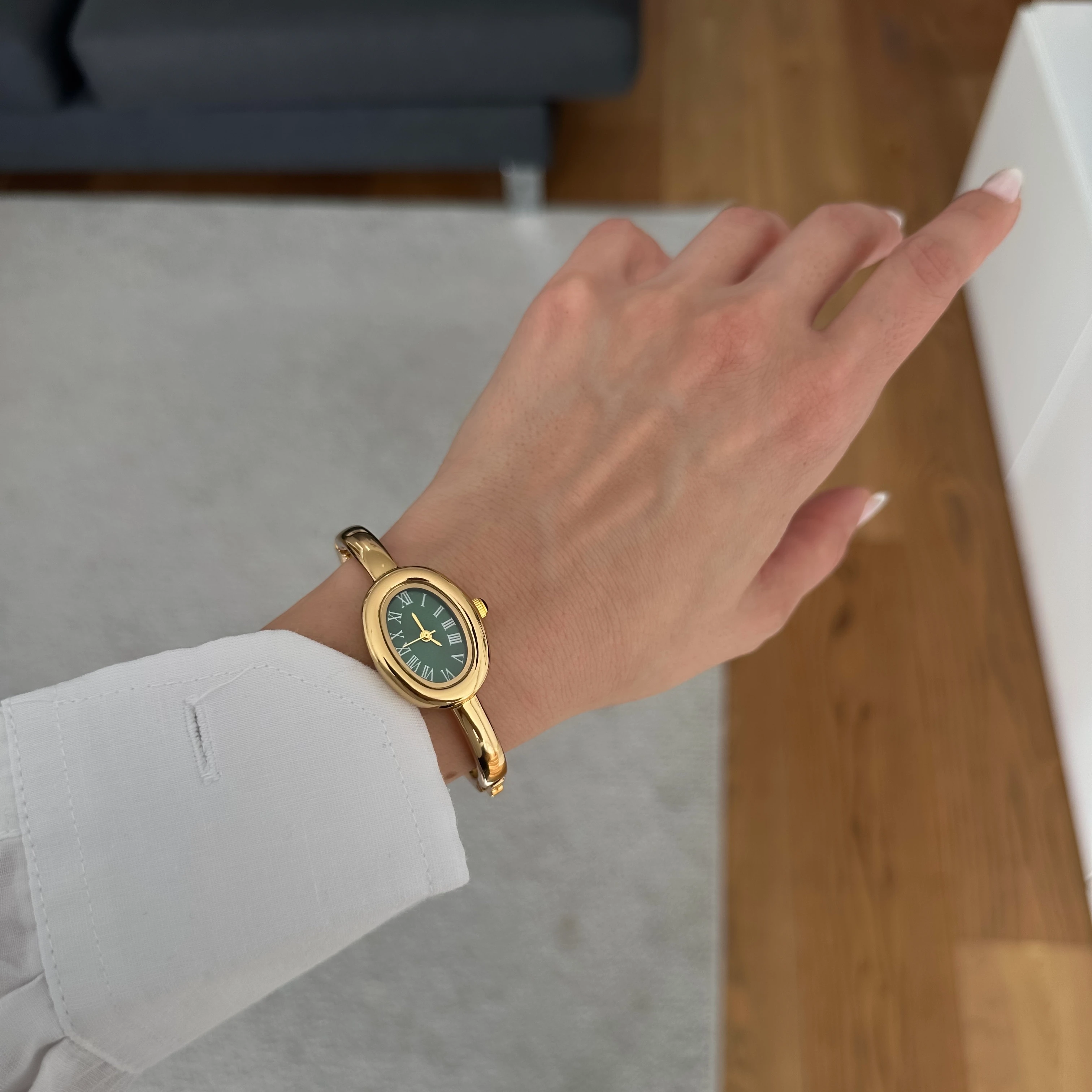 Royal Yeşil Oval Kelepçe Saat 