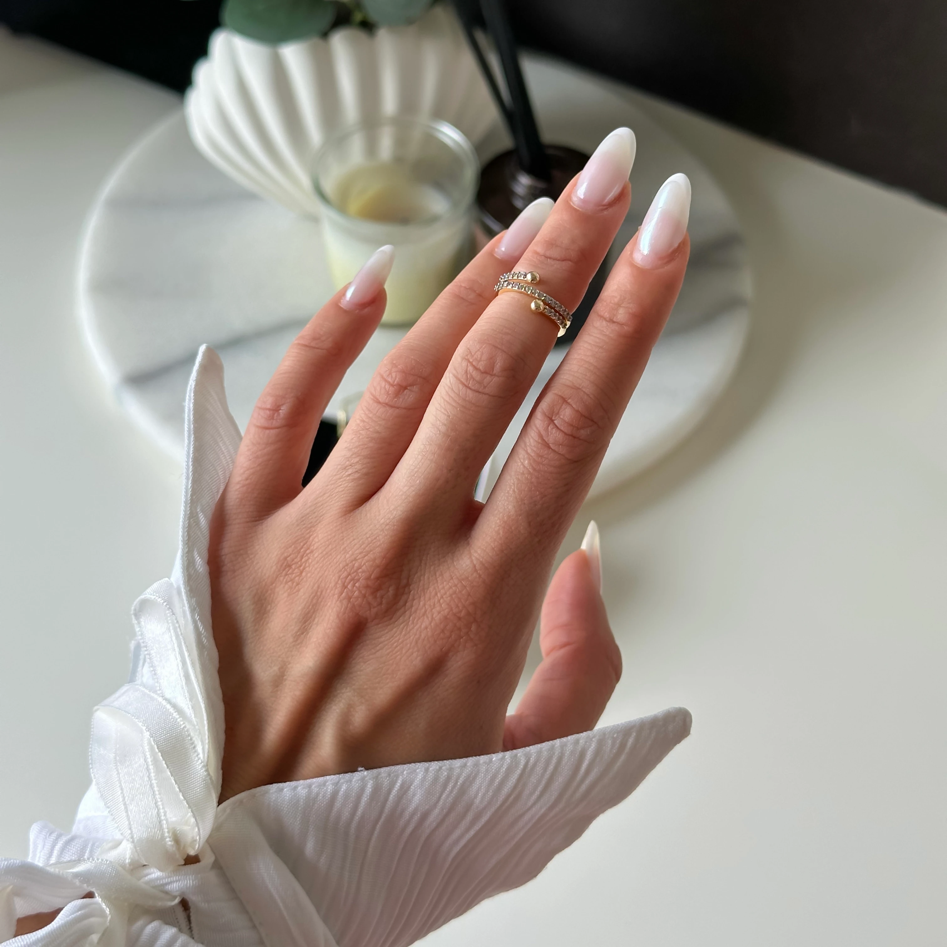 Sarmal Taşlı Nokta Gold Eklem Yüzüğü