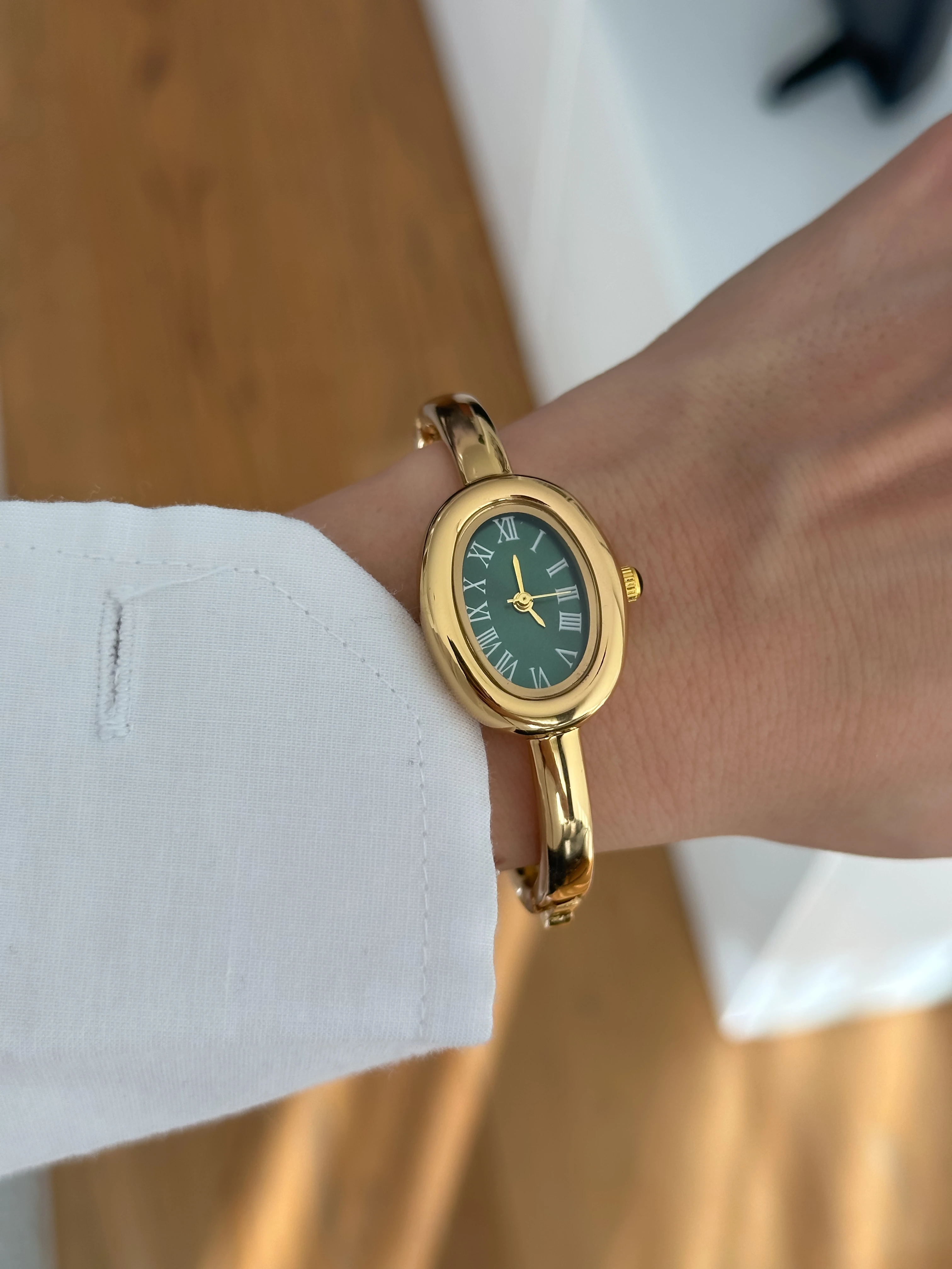 Royal Yeşil Oval Kelepçe Saat 