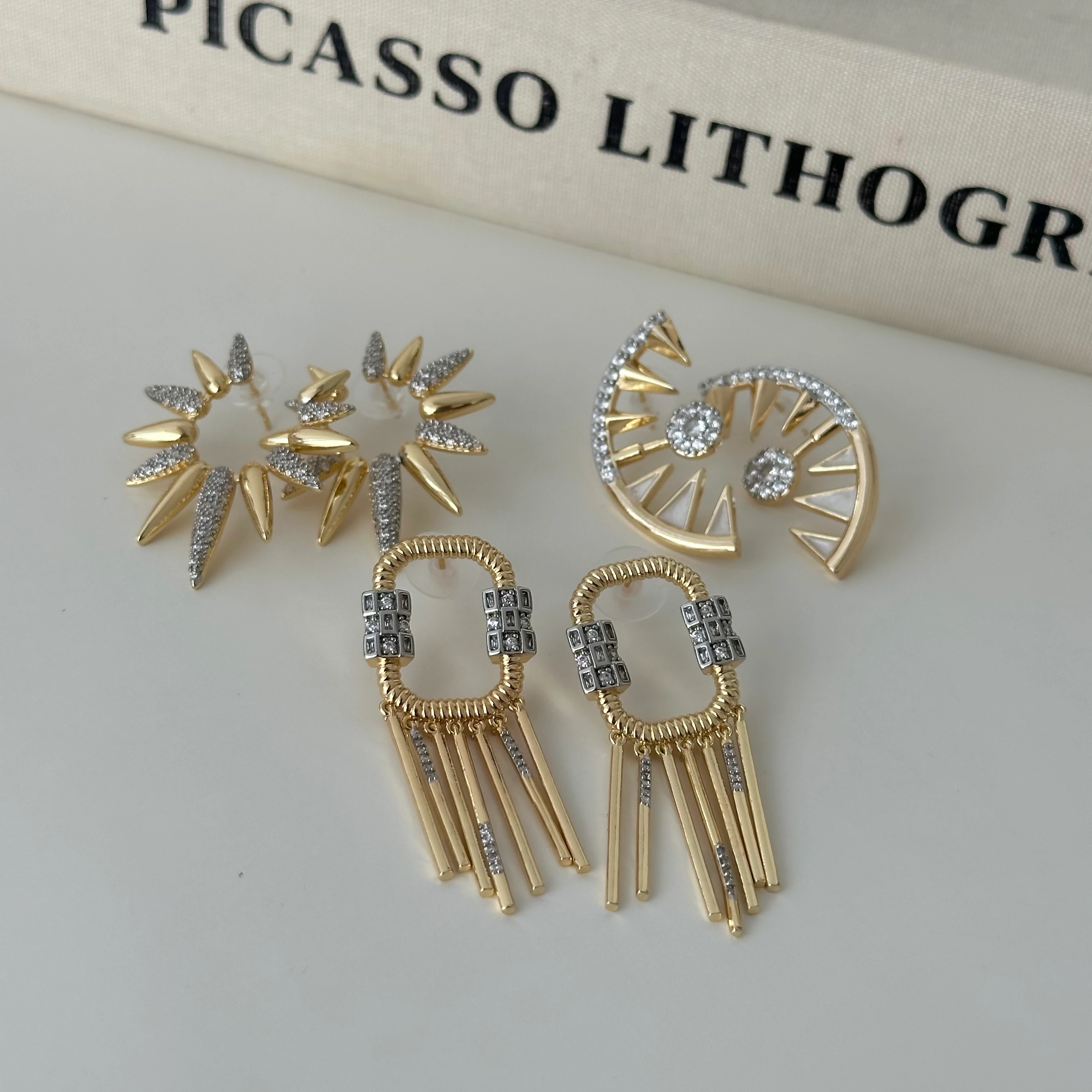 Margeret Gold Saçaklı Küpe