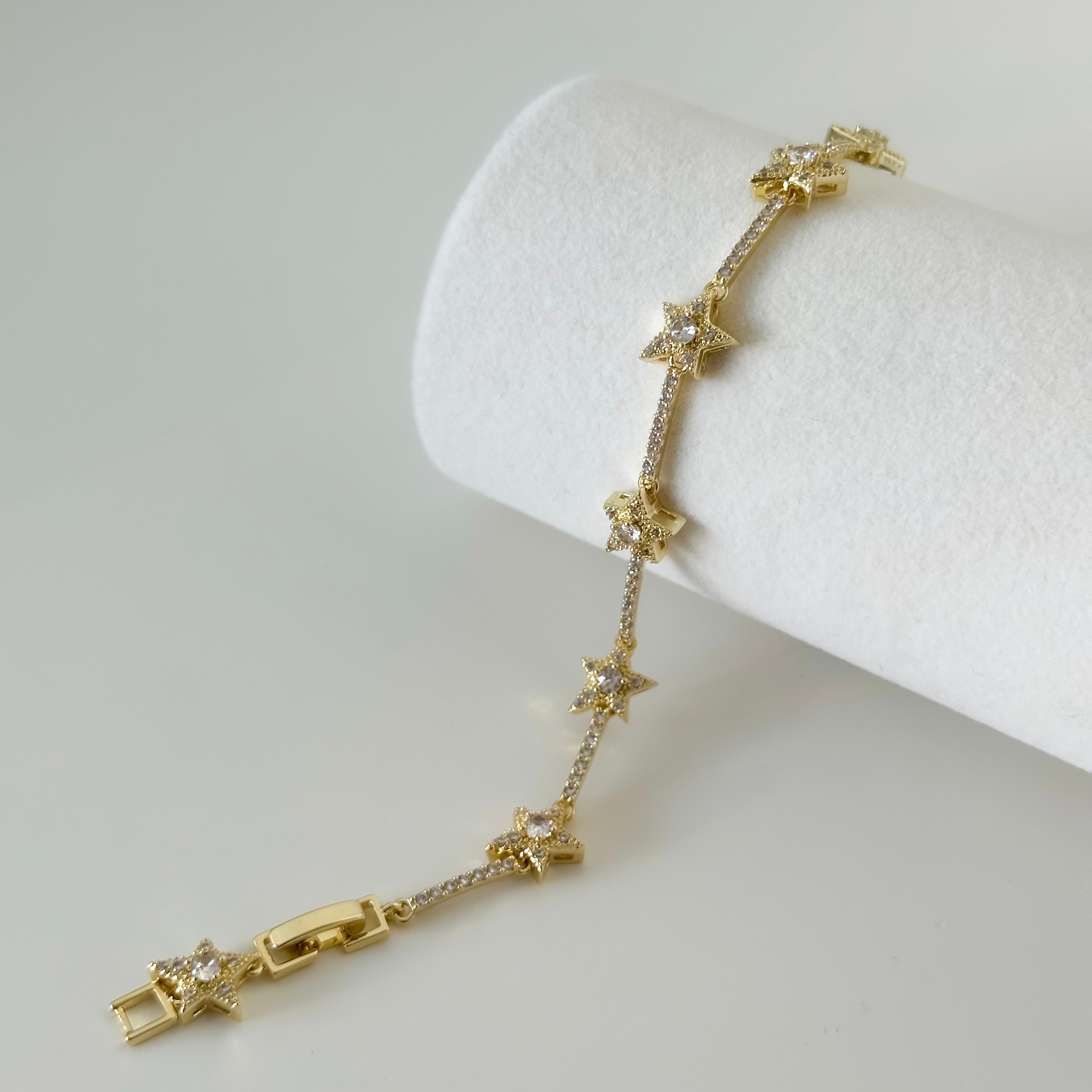 Taşlı Sıralı Yıldız Gold Bileklik 