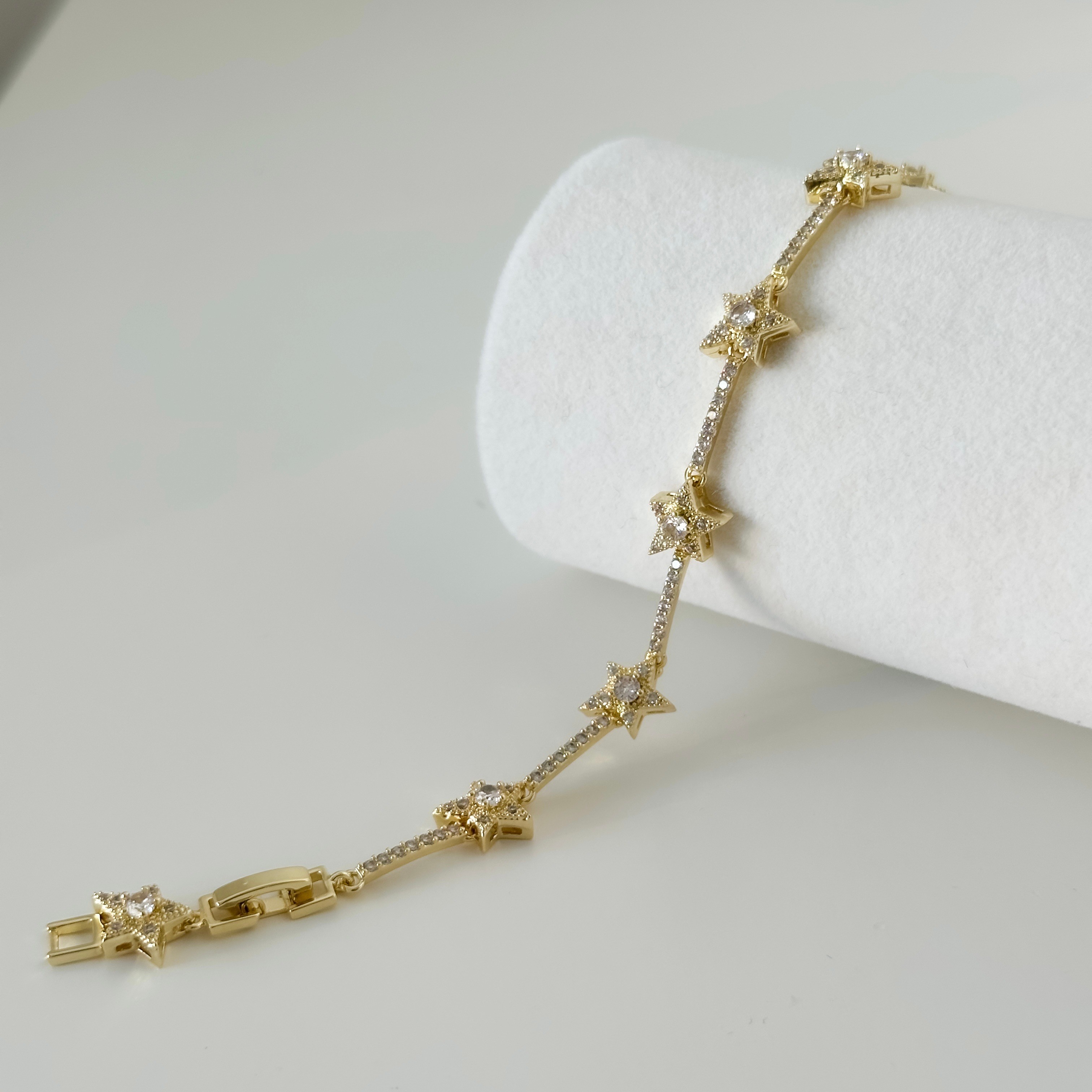 Taşlı Sıralı Yıldız Gold Bileklik 