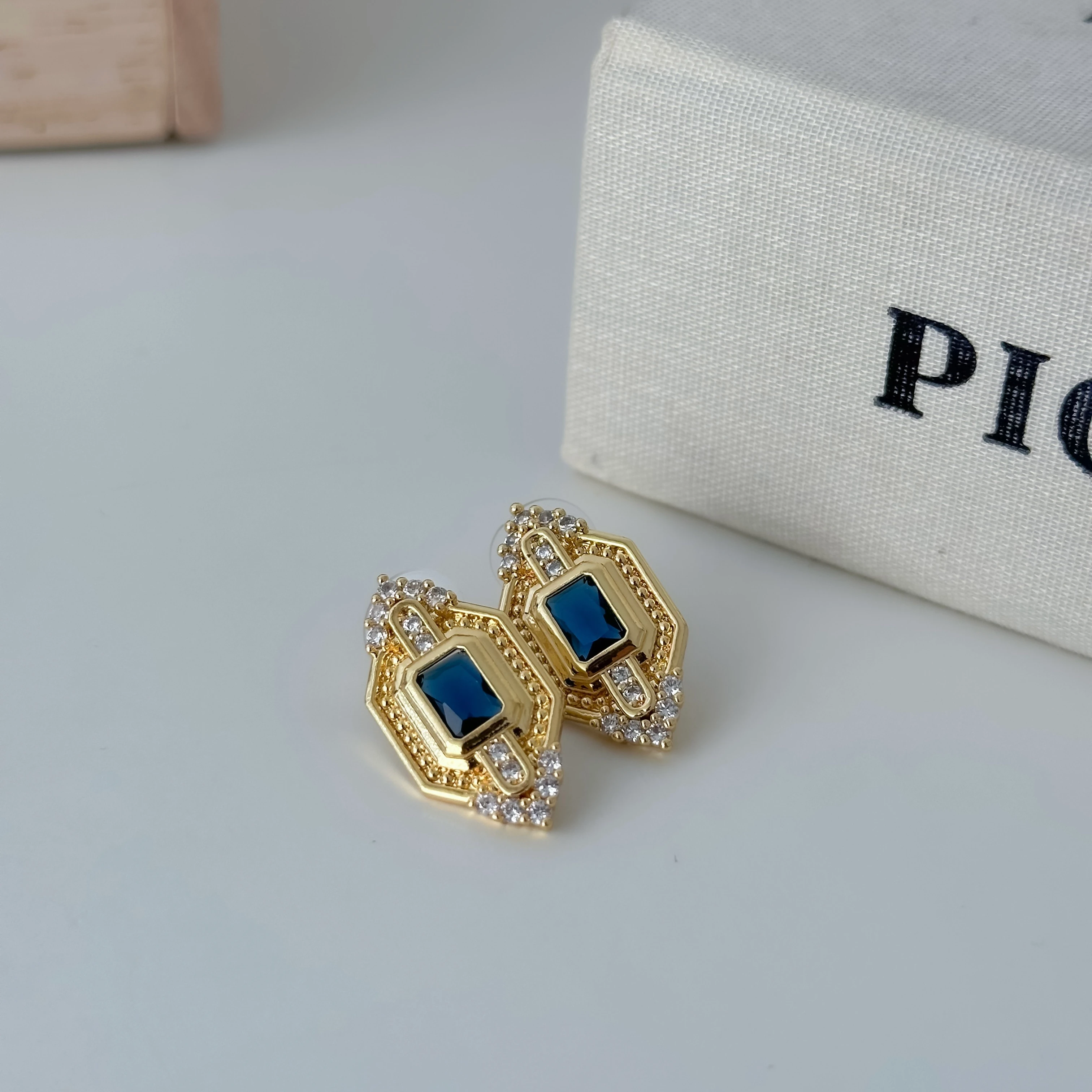 Mavi Royal Gold Küpe 