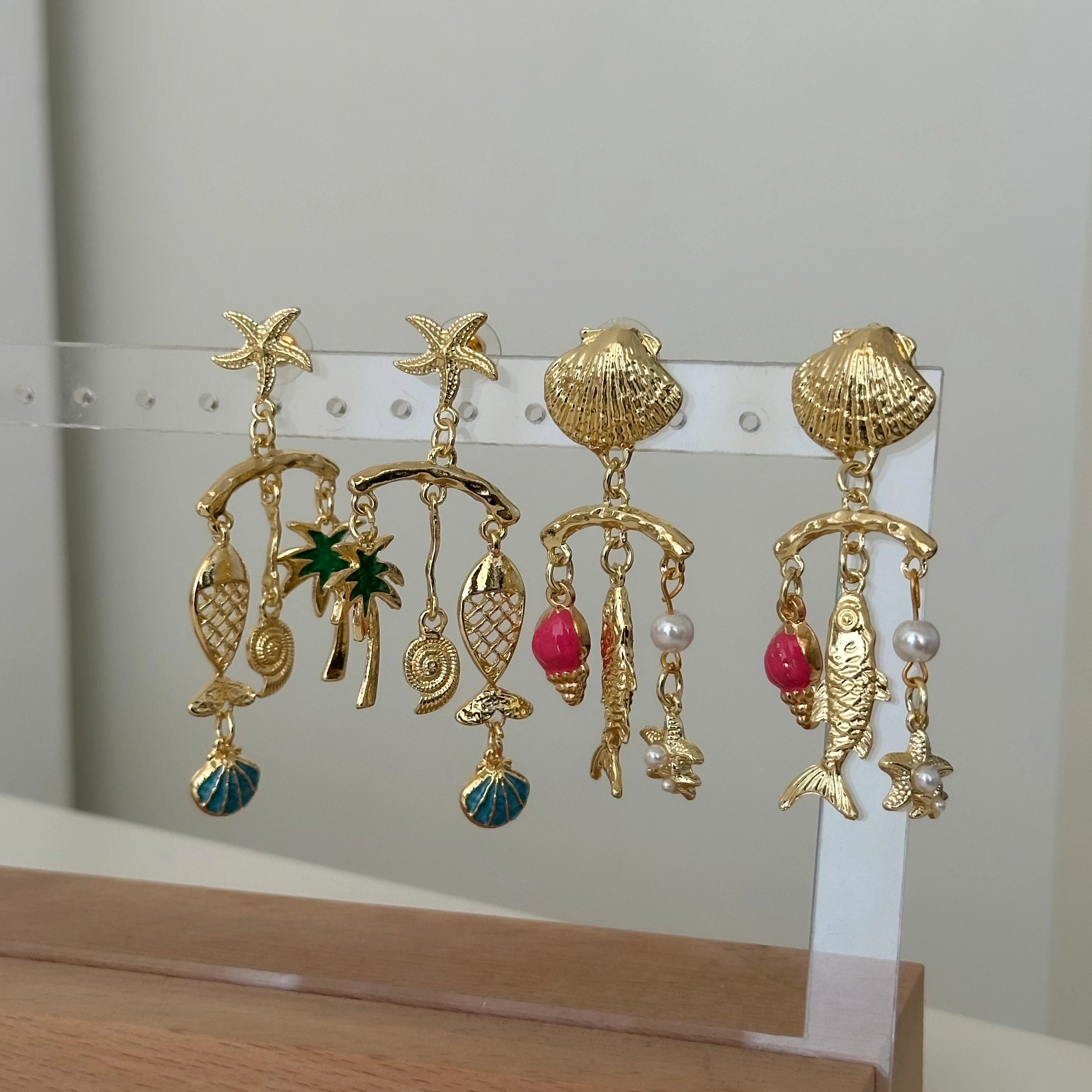 Pembe Deniz Kabuklu Balık Gold Küpe 