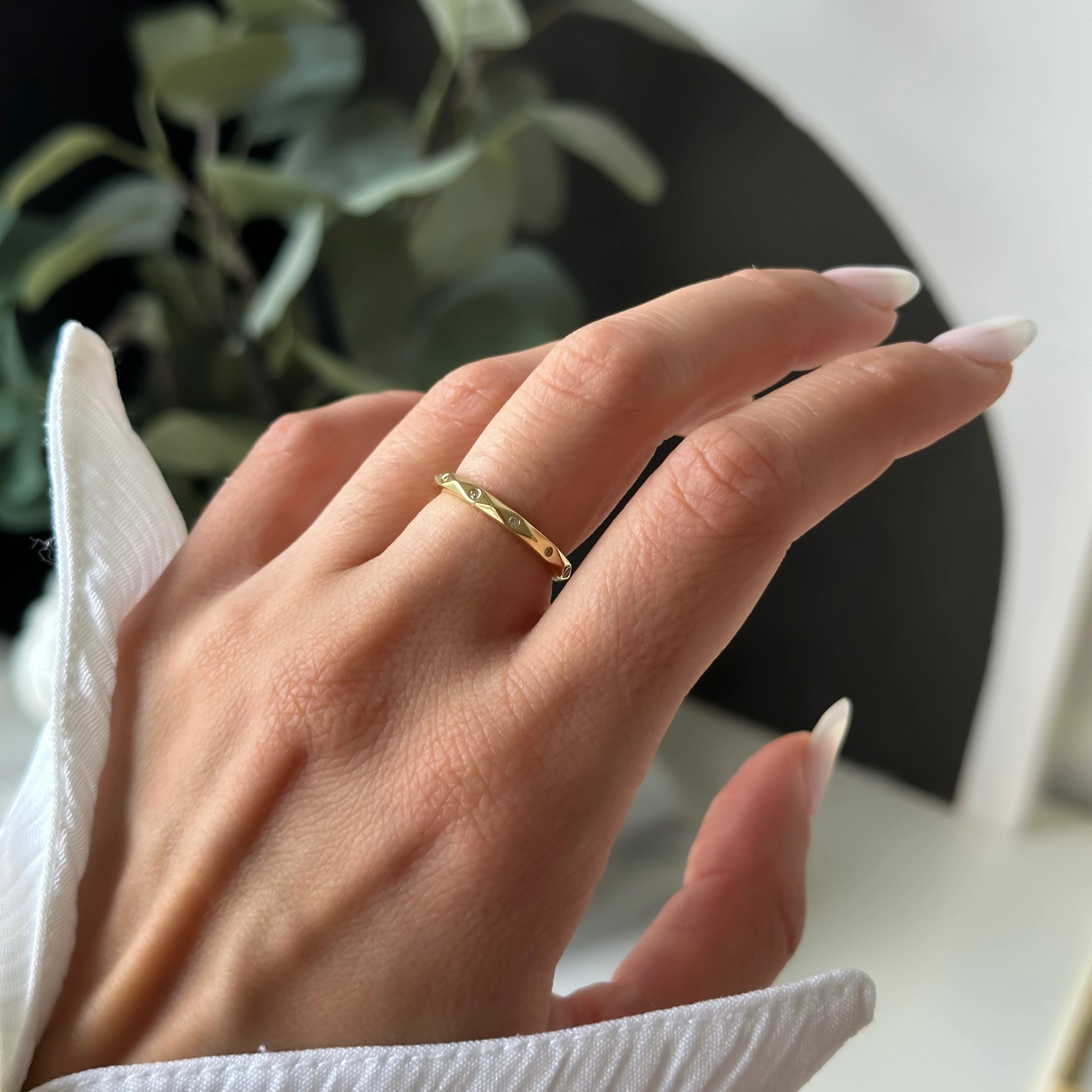 Gold Mini Taşlı Kesik Yüzük