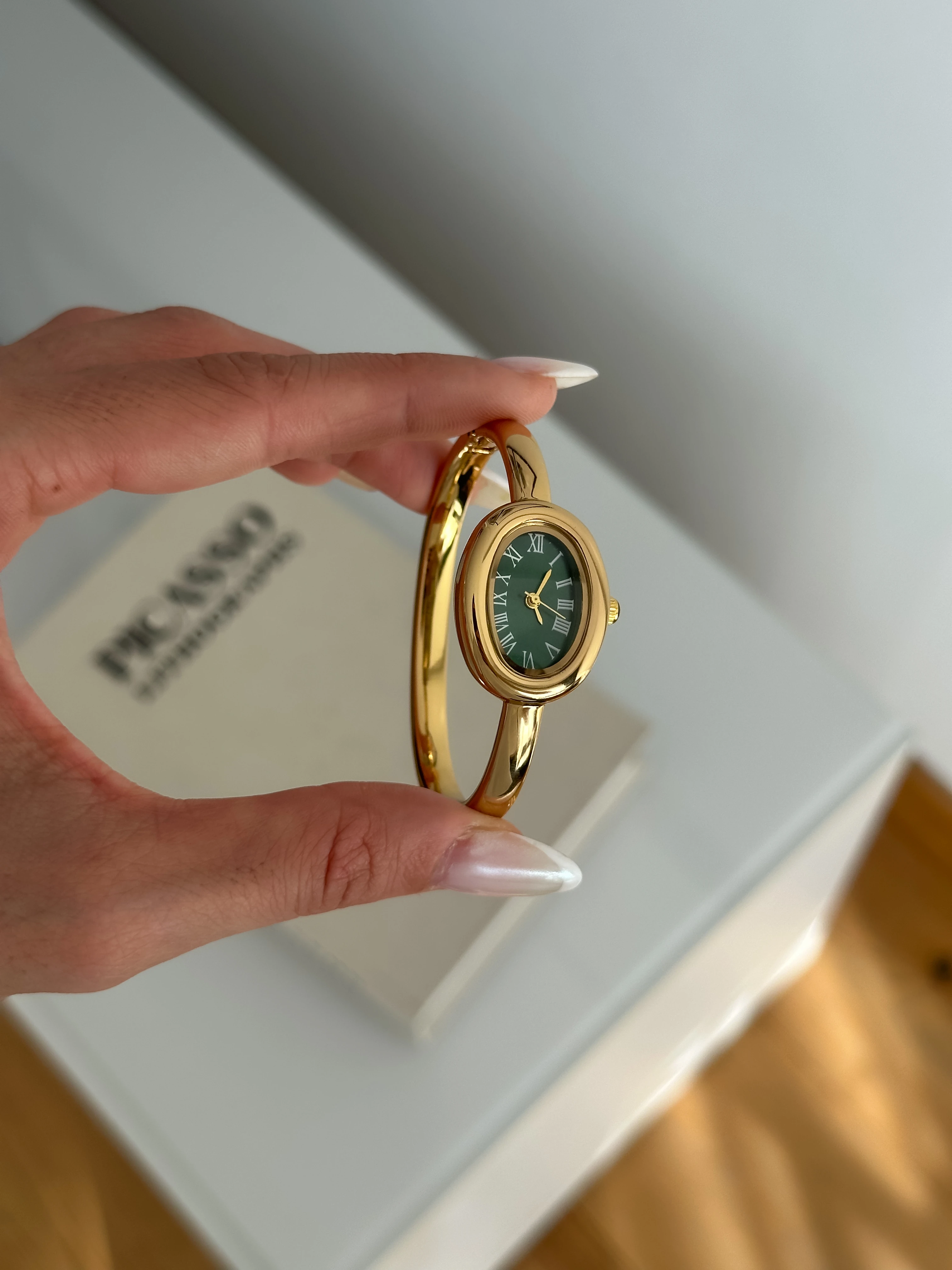 Royal Yeşil Oval Kelepçe Saat 