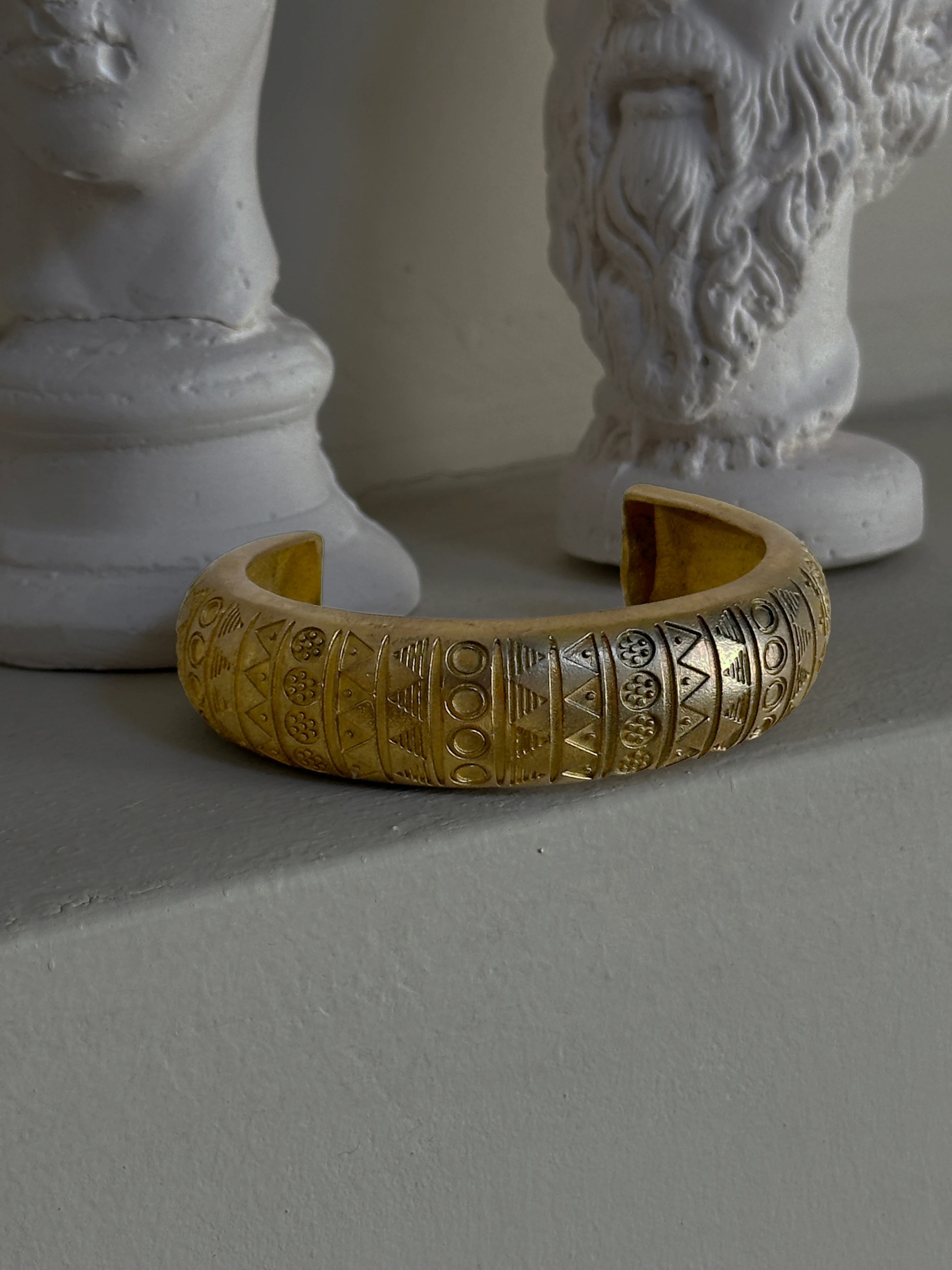 El Yapımı Motifli Pirinç Bilezik (Altın Kaplama)