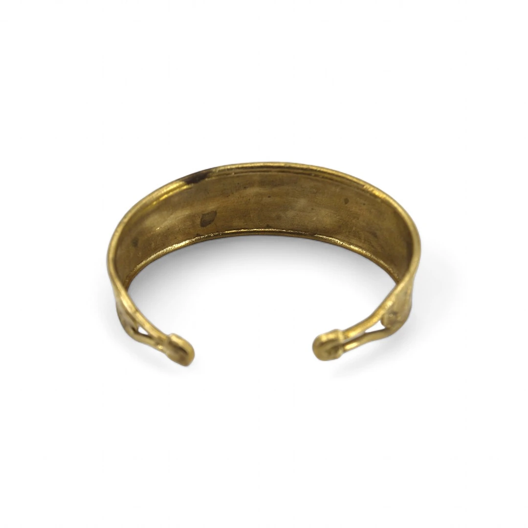 El Yapımı Motifli Geniş Pirinç Bilezik