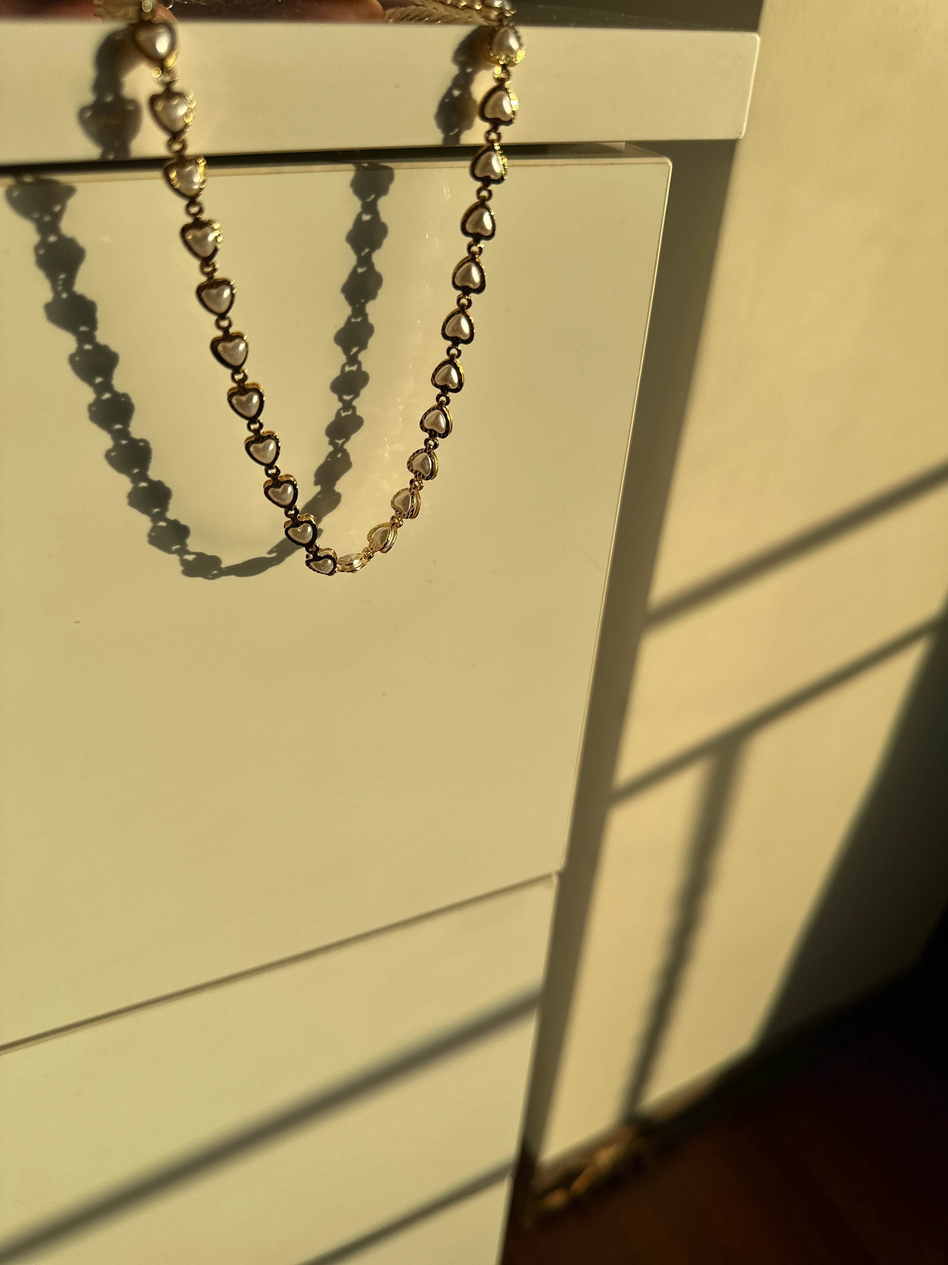 Kalpli İnci Detaylı Kolye – Altın Kaplama