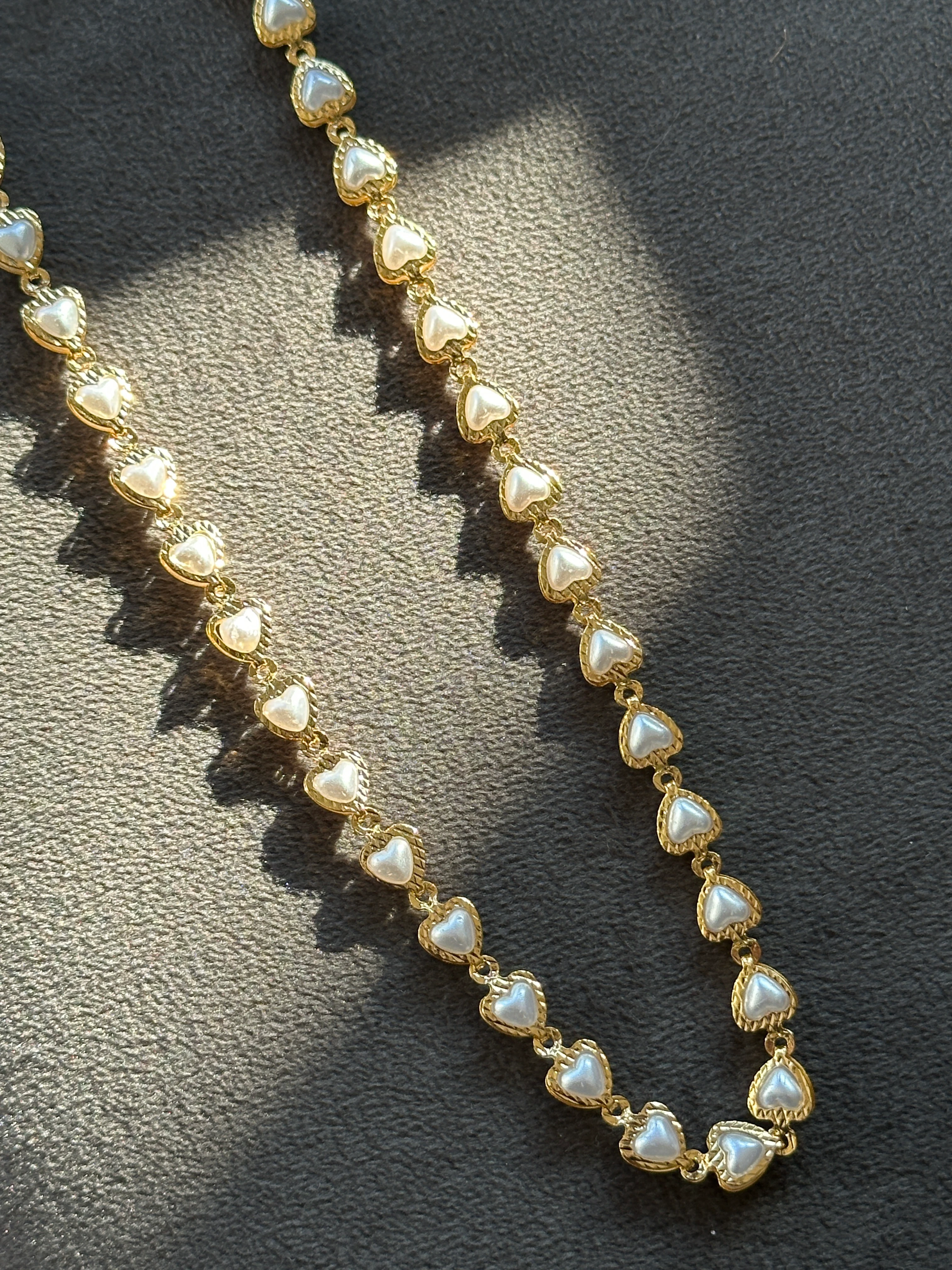 Kalpli İnci Detaylı Kolye – Altın Kaplama