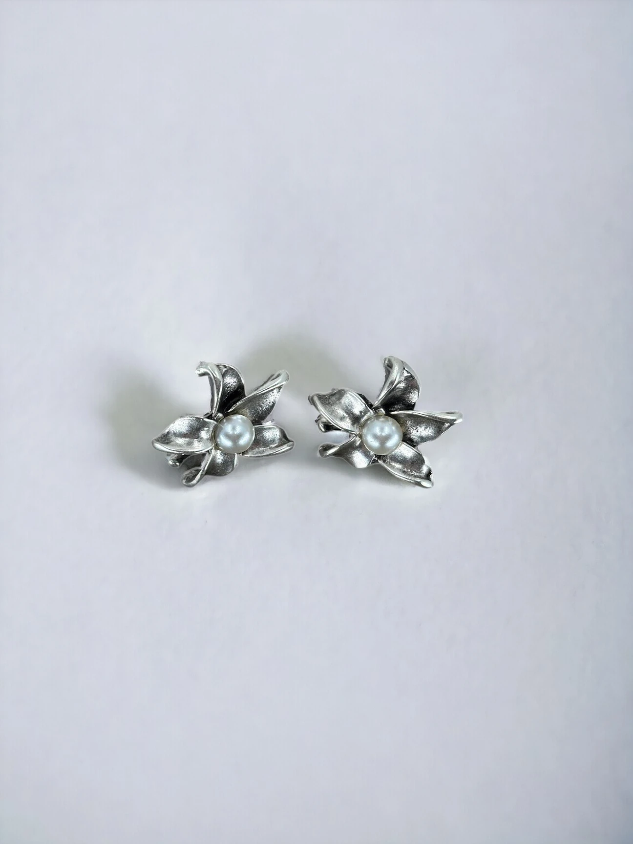 Zamak Çiçek Desenli Küpe