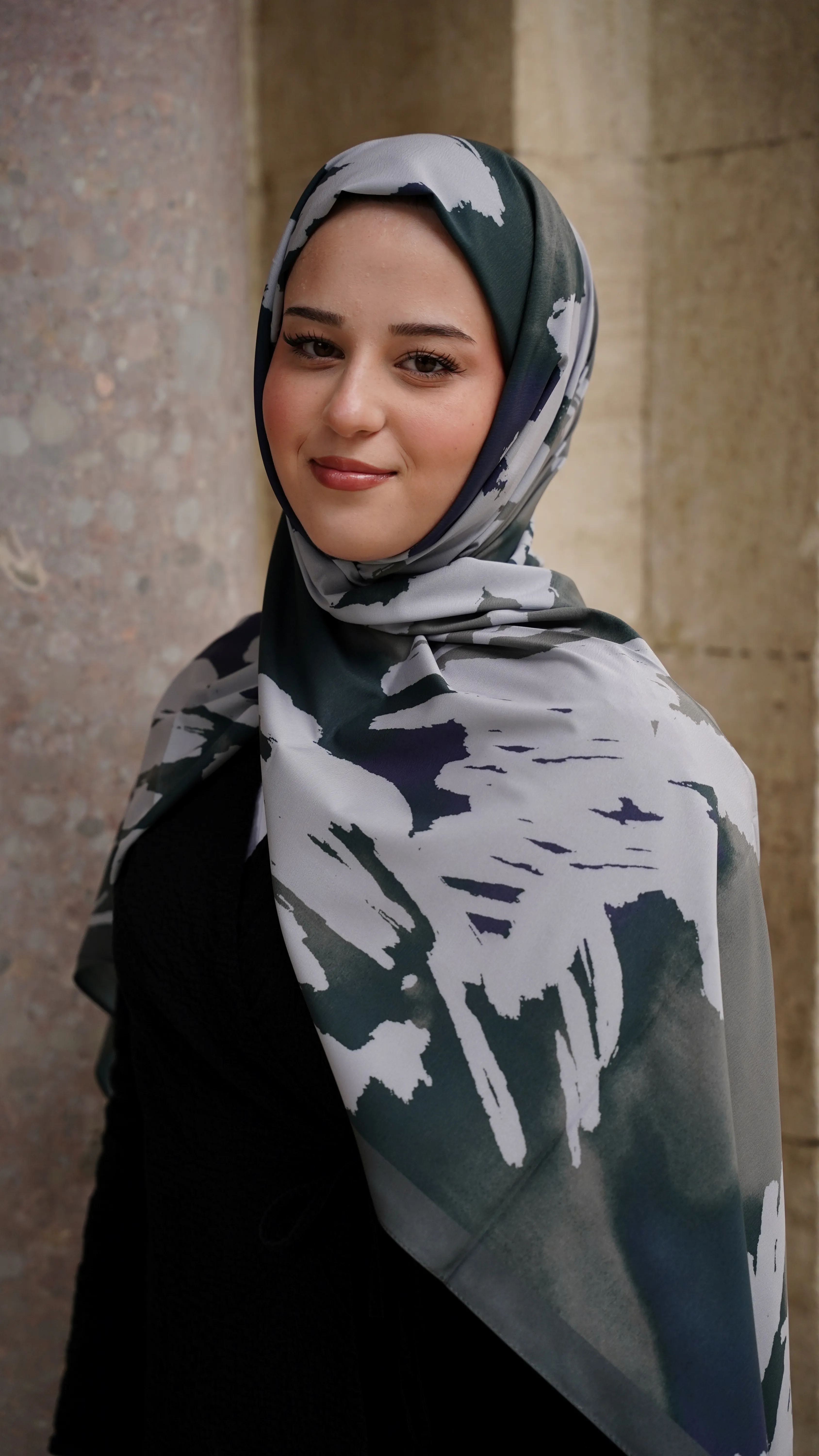 Koyu Deniz Soyut Desen Likralı Pamuk Şal