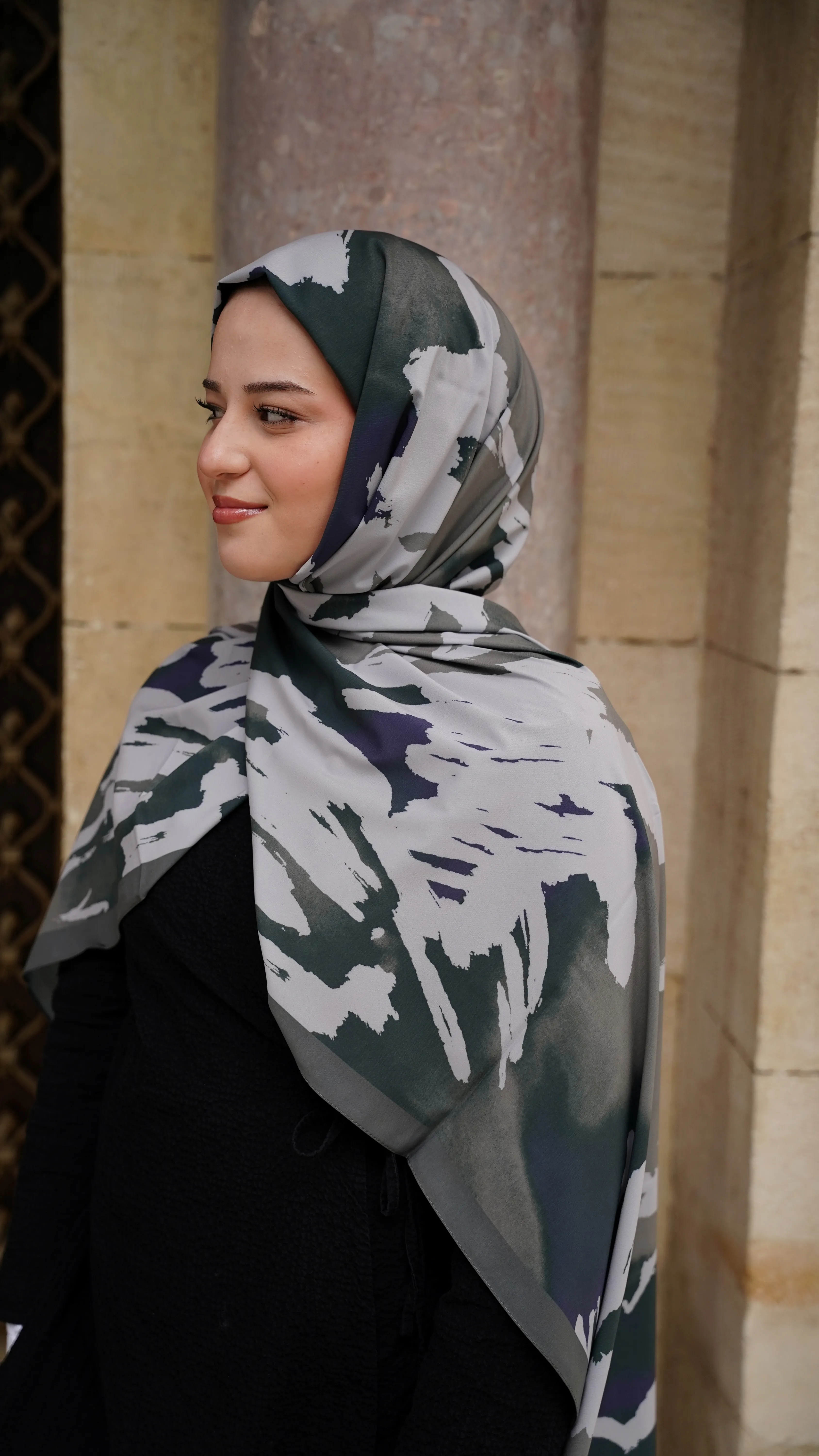 Koyu Deniz Soyut Desen Likralı Pamuk Şal