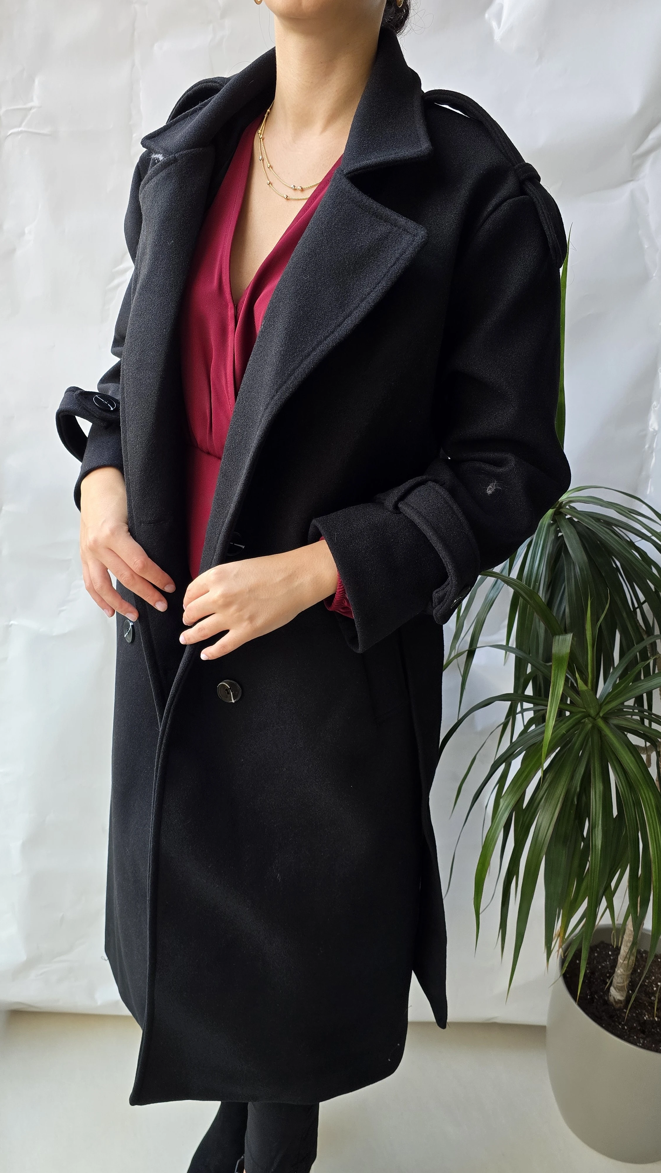 KRUVAZE KAPAMA KUŞAK ve DÜĞME DETAYLI KAŞE KABAN