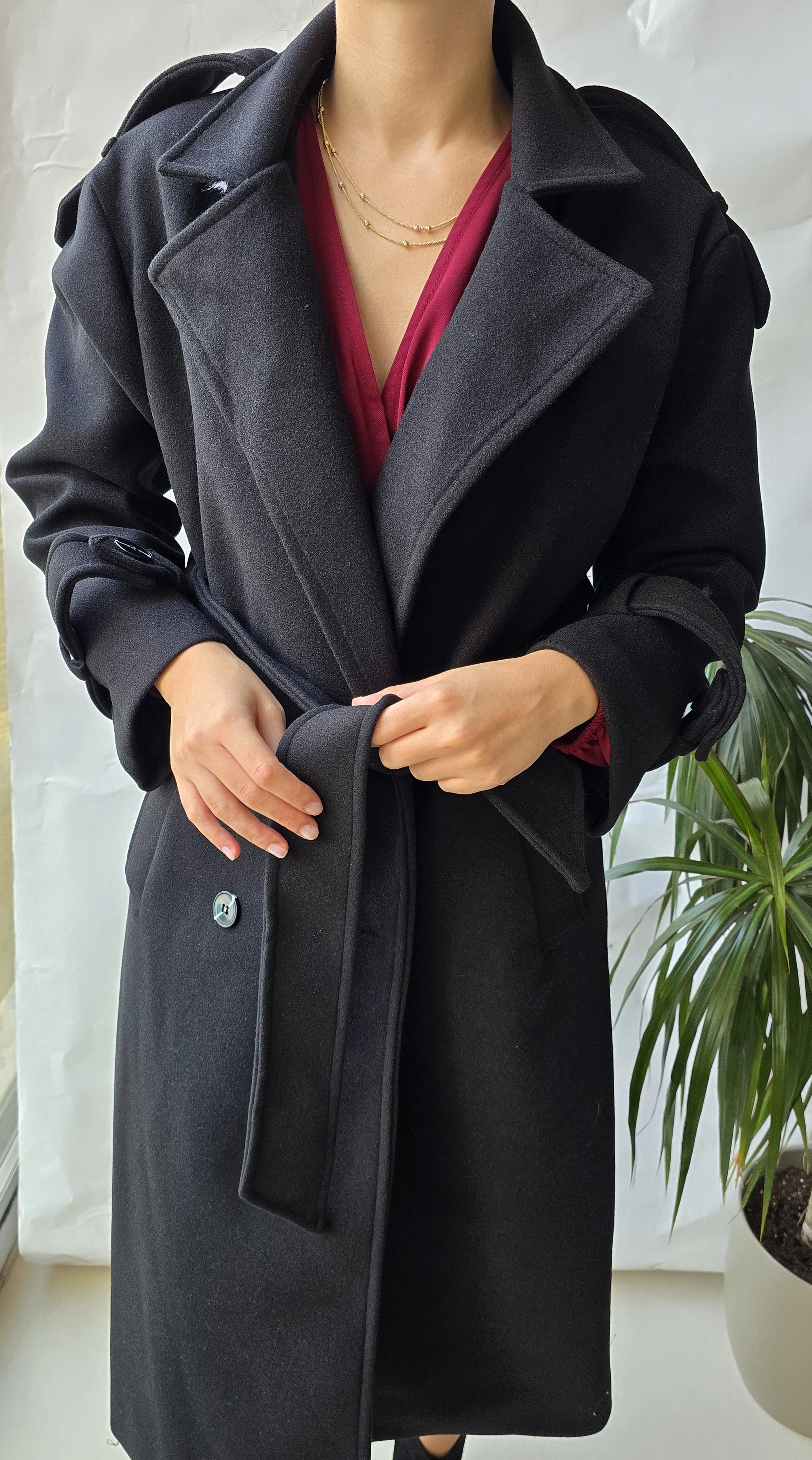 KRUVAZE KAPAMA KUŞAK ve DÜĞME DETAYLI KAŞE KABAN - SİYAH