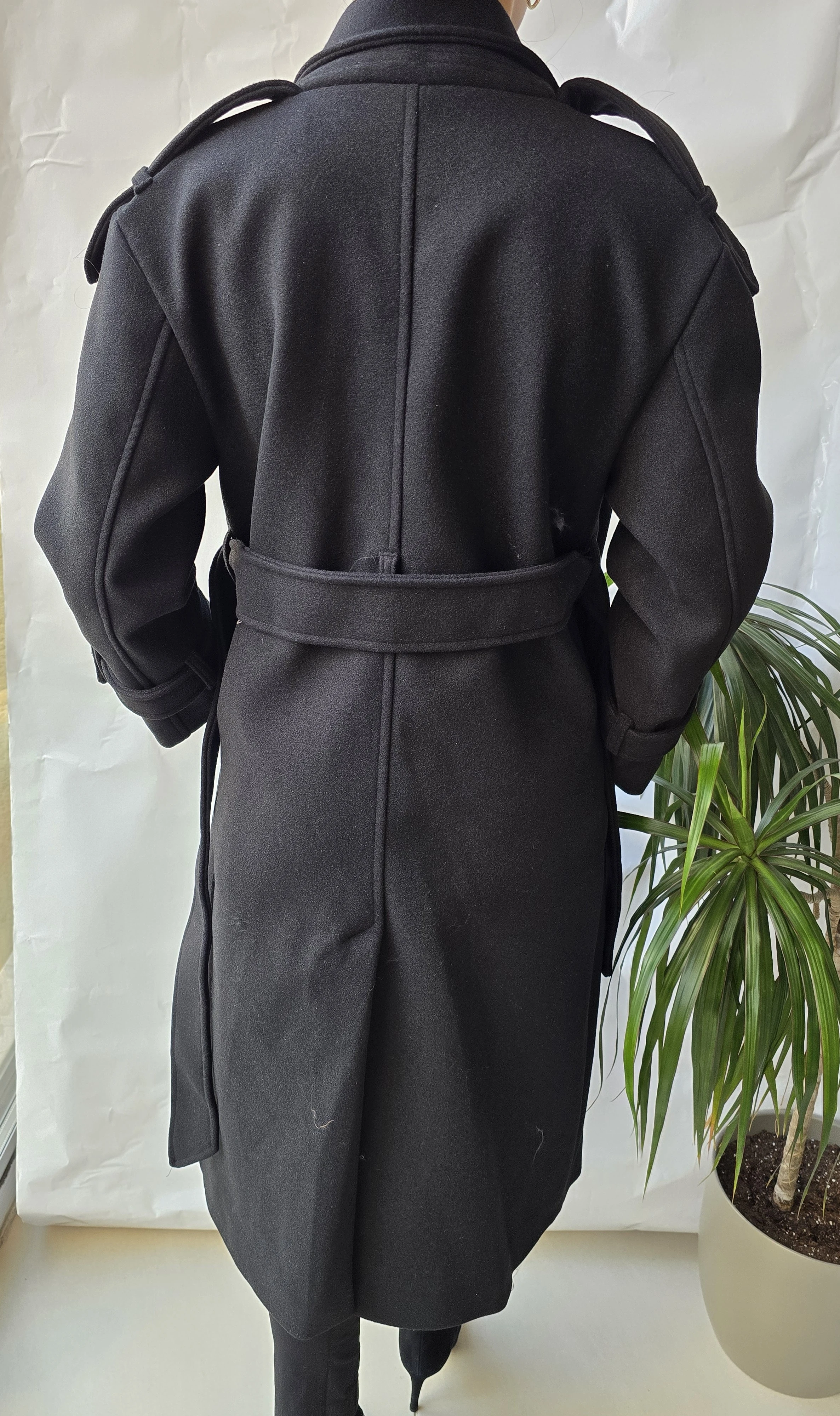 KRUVAZE KAPAMA KUŞAK ve DÜĞME DETAYLI KAŞE KABAN