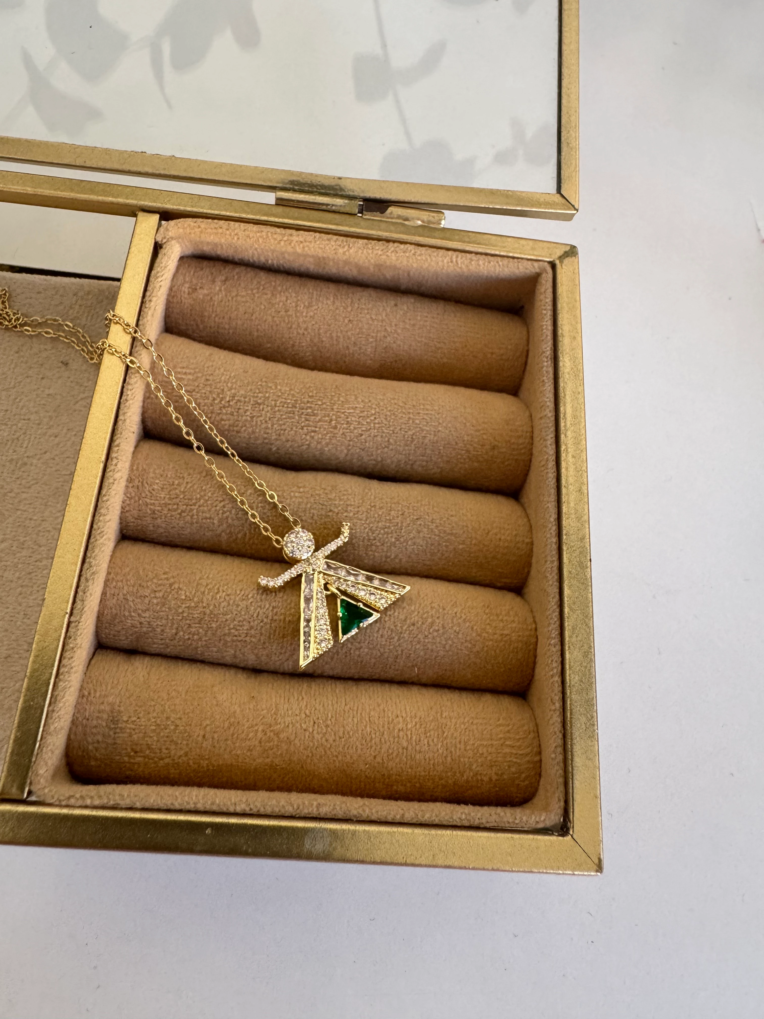 Gold Kız Figürlü Yeşil Taş 14K Kolye