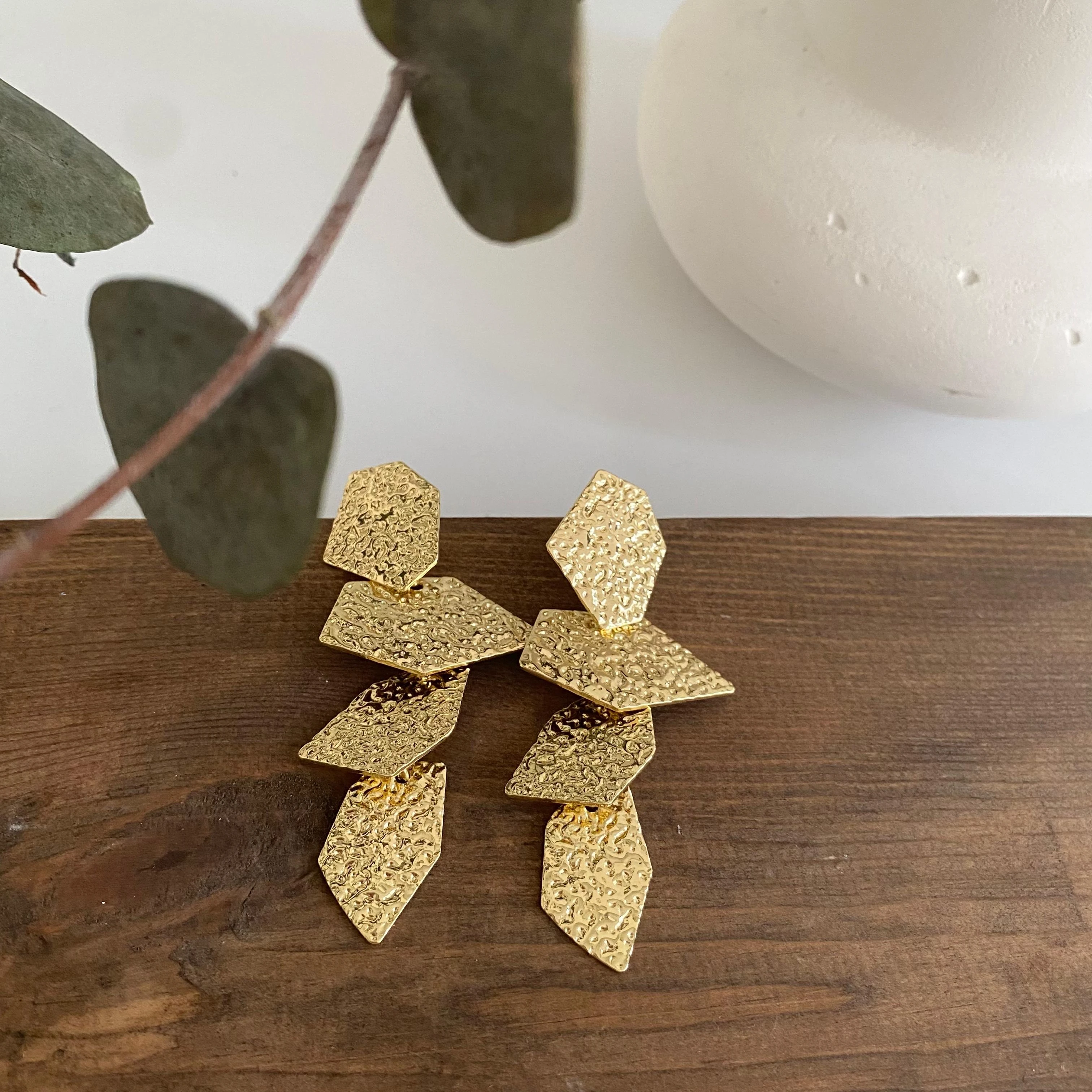 14K Geometrik Dövme Desenli Küpe