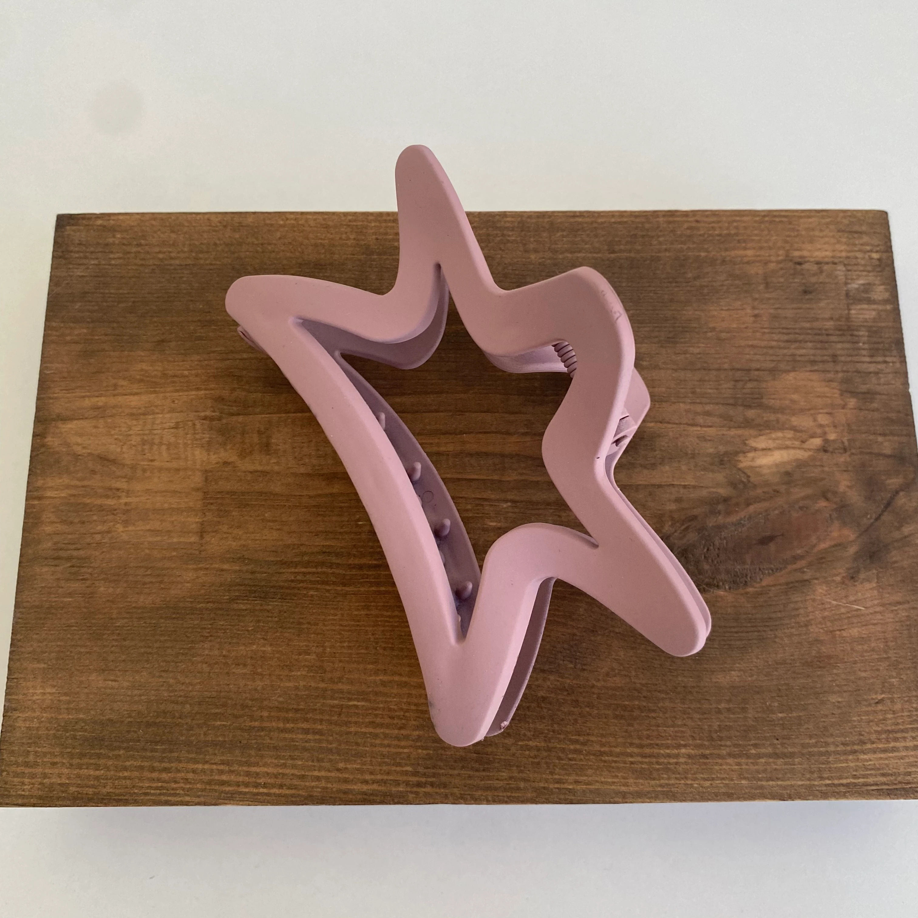 Pembe Yıldız Figür Mat Mandal Toka