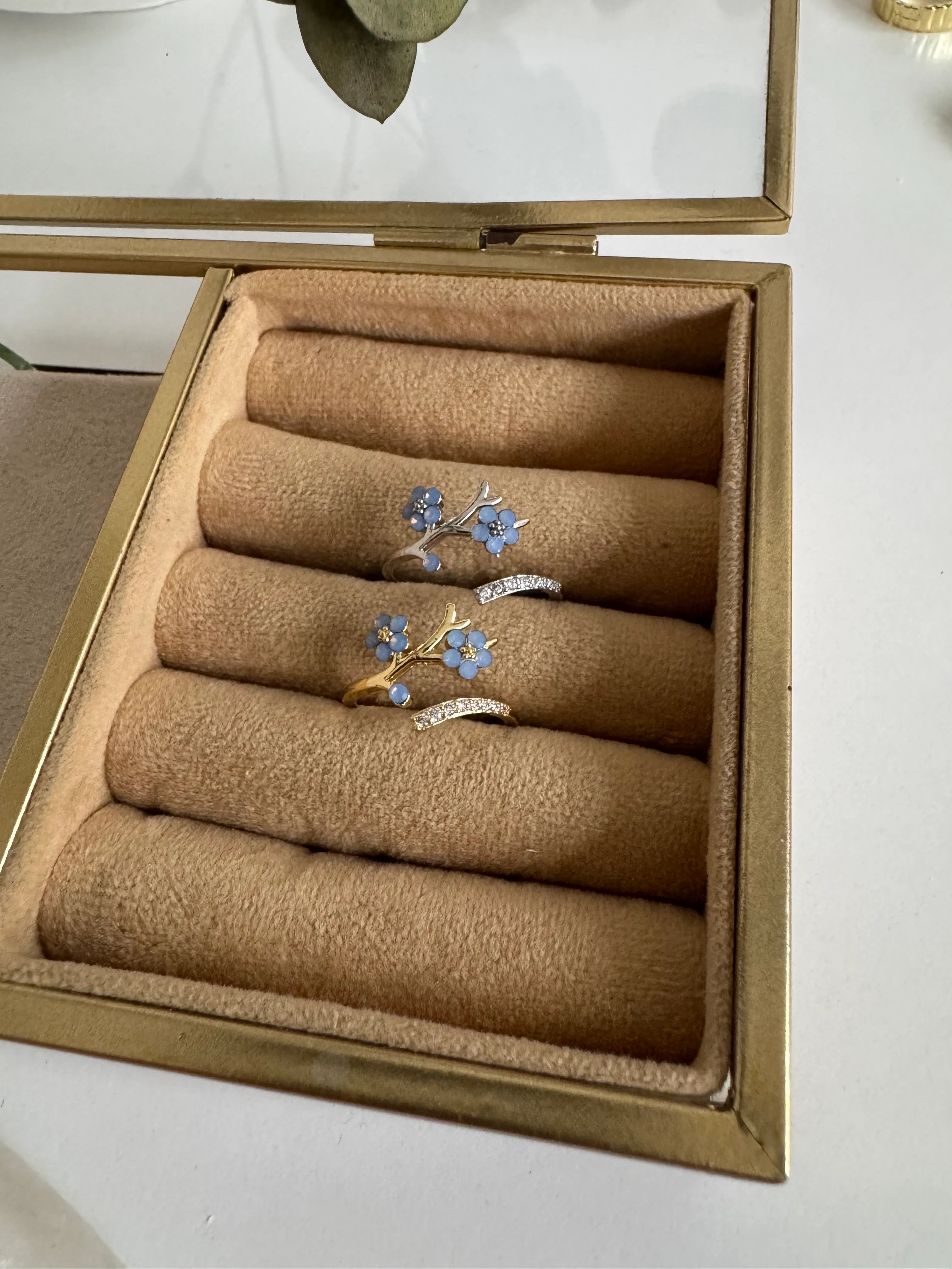 Mavi Çiçek Taşlı 14K Zarif Yüzük