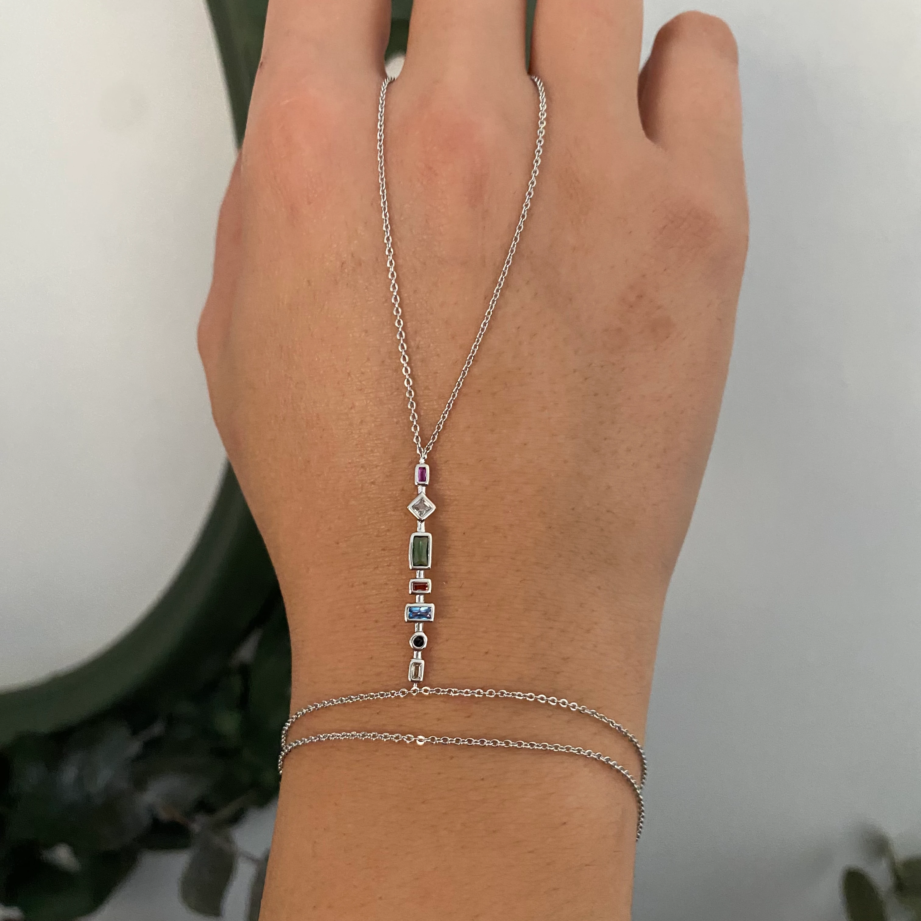 Gümüş Renkli Taşlı Şahmeran