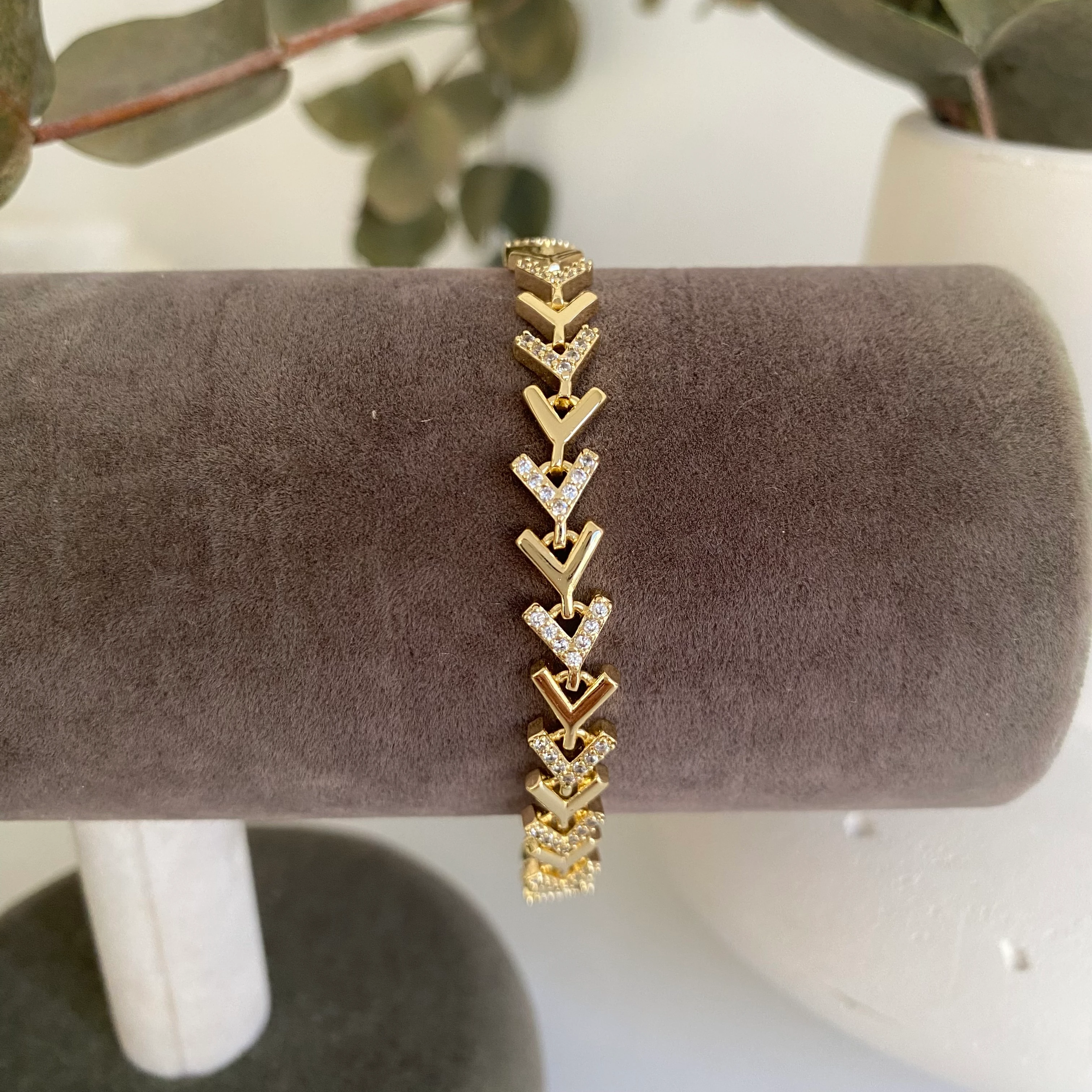 Xuping V Model Gold Detay Taşlı Bileklik