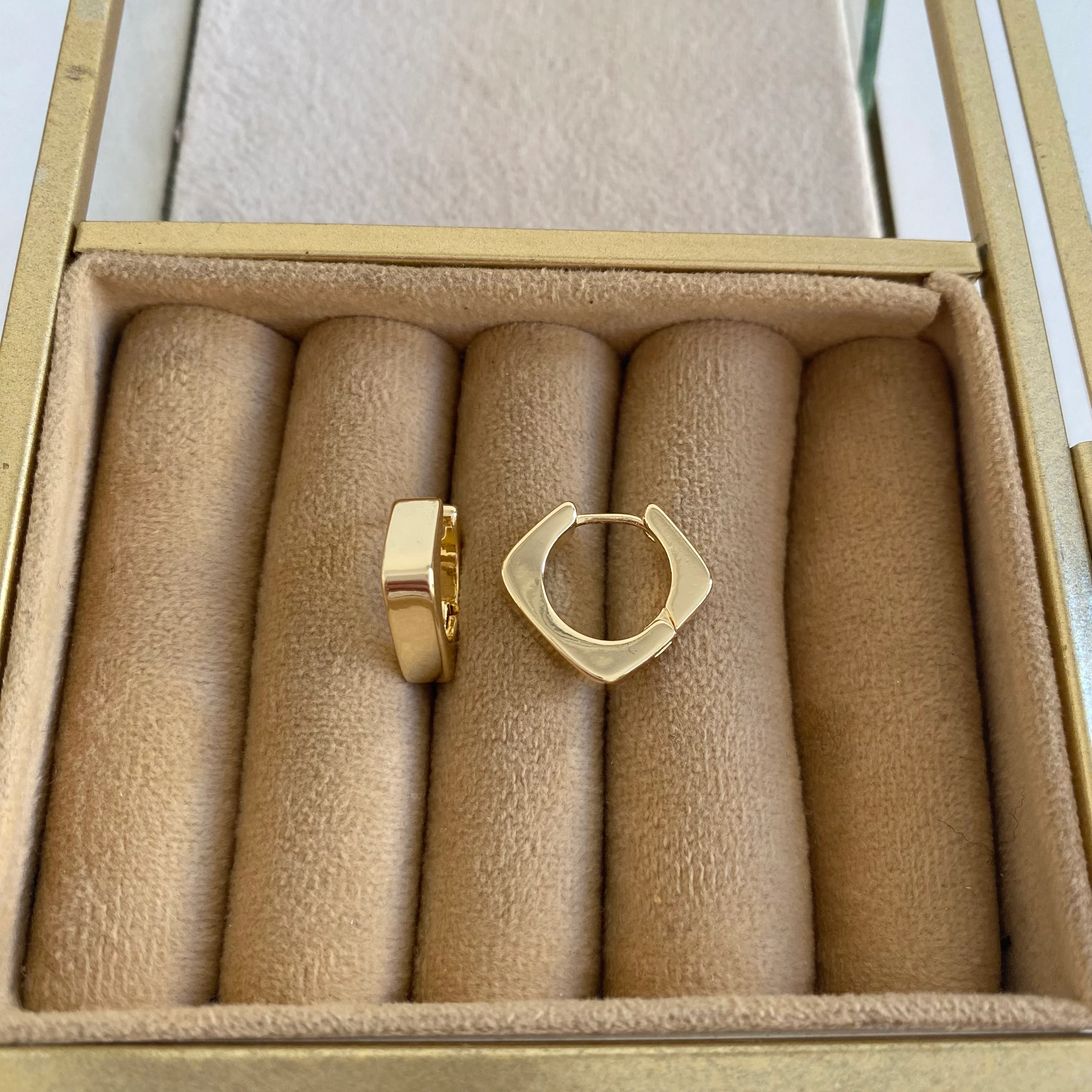 14K Gold Dörtgen Mini Kare Küpe
