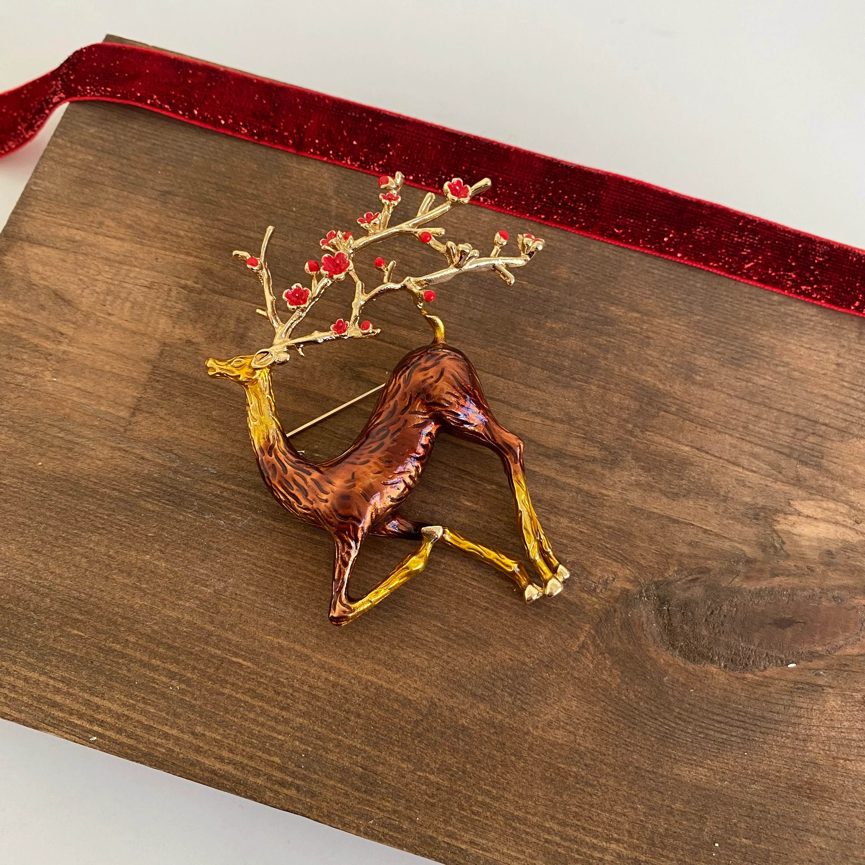 Büyük Kahve Geyik Broş