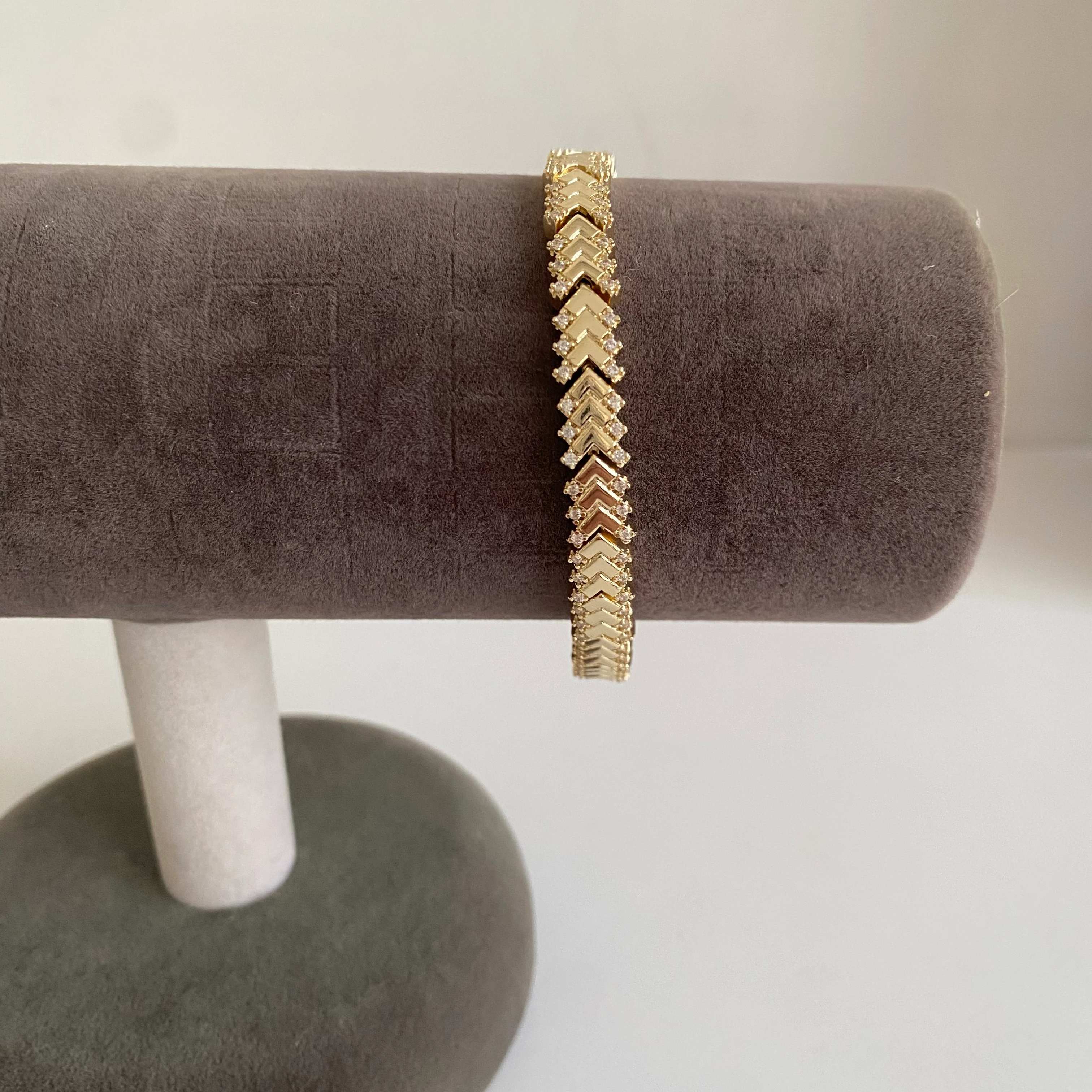 Xuping Taşlı V Gold Bileklik