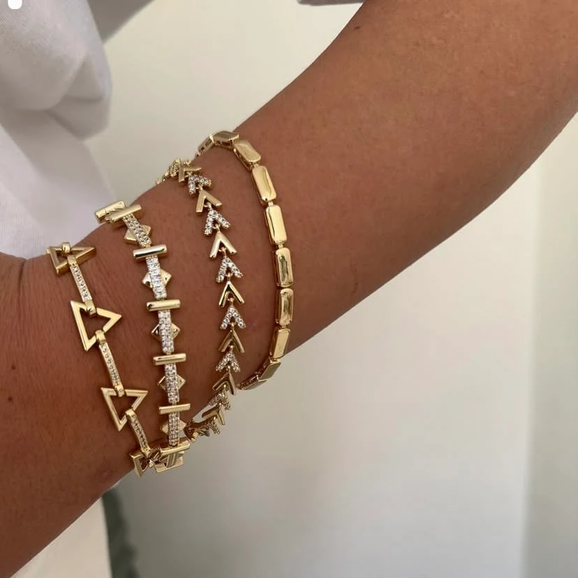 Xuping V Model Gold Detay Taşlı Bileklik