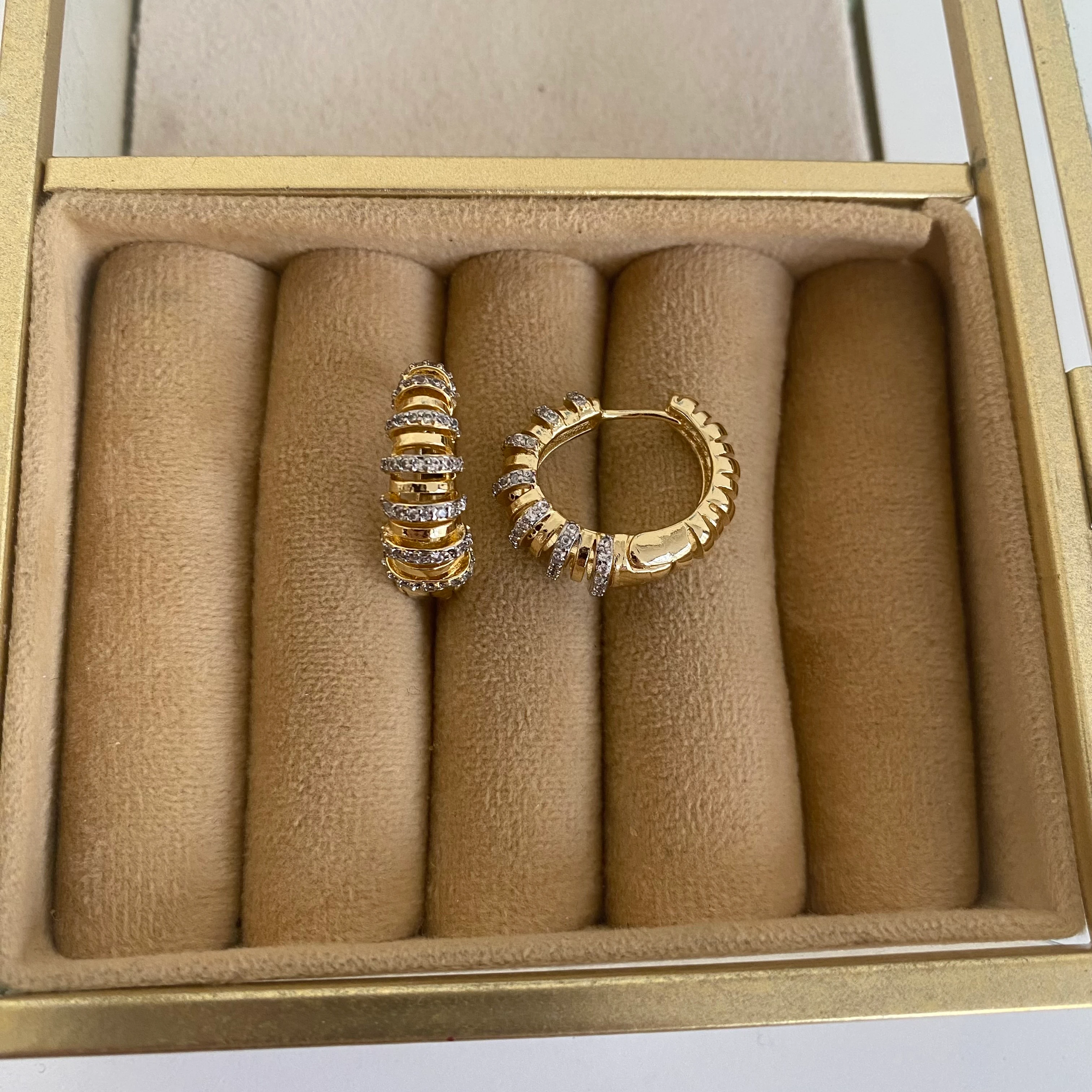 Xuping Çizgi Zirkon Taş Halka Küpe