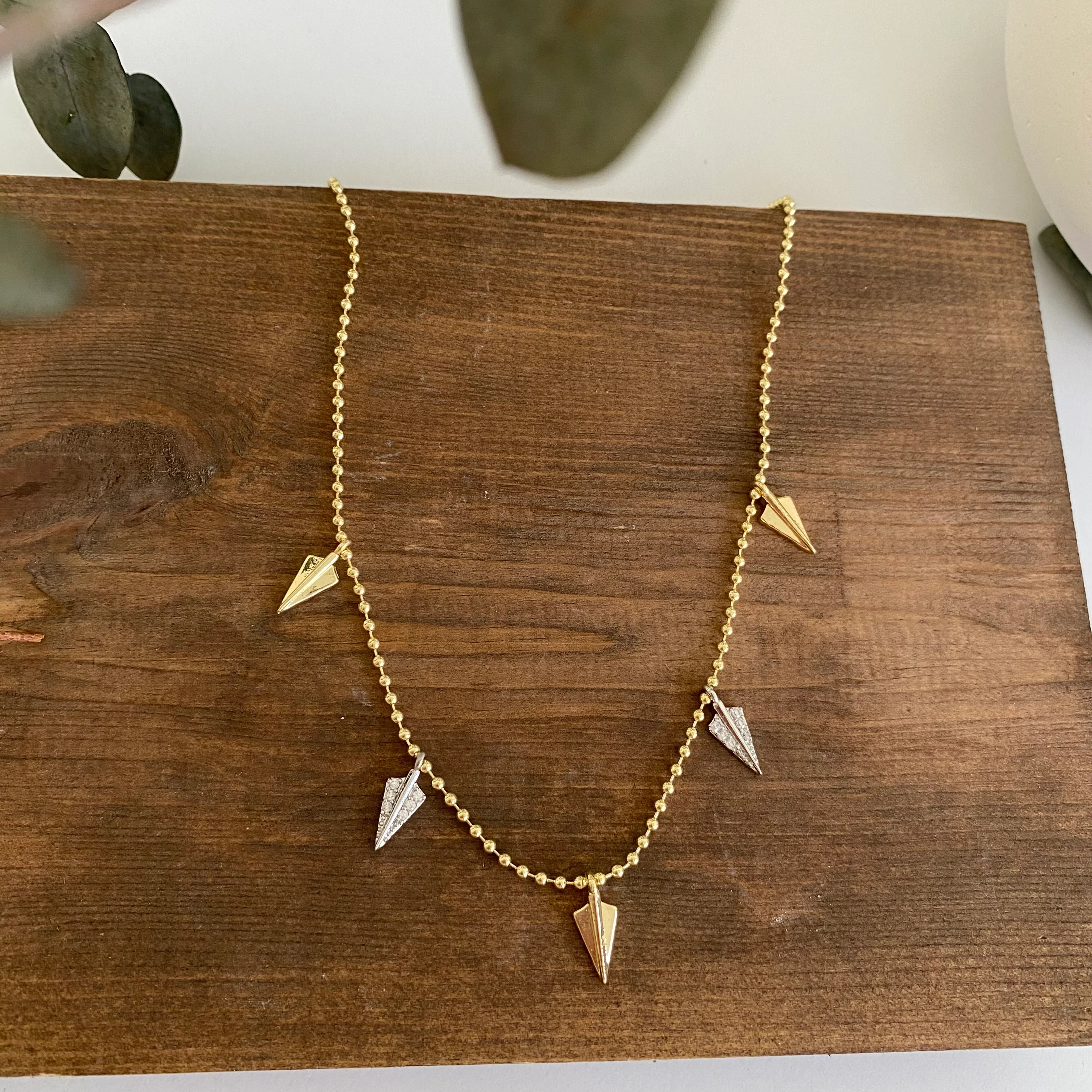 14k Zirkon Taşlı Üçgen Figür Kolye