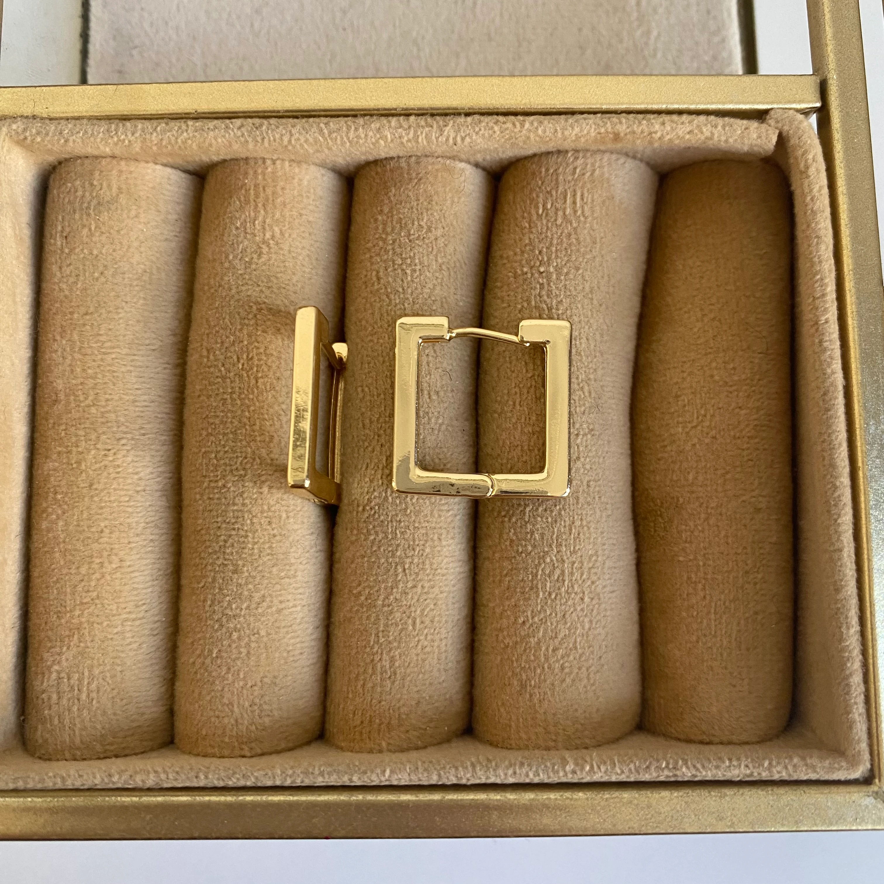 Gold Plaka Kare Halka Küpe