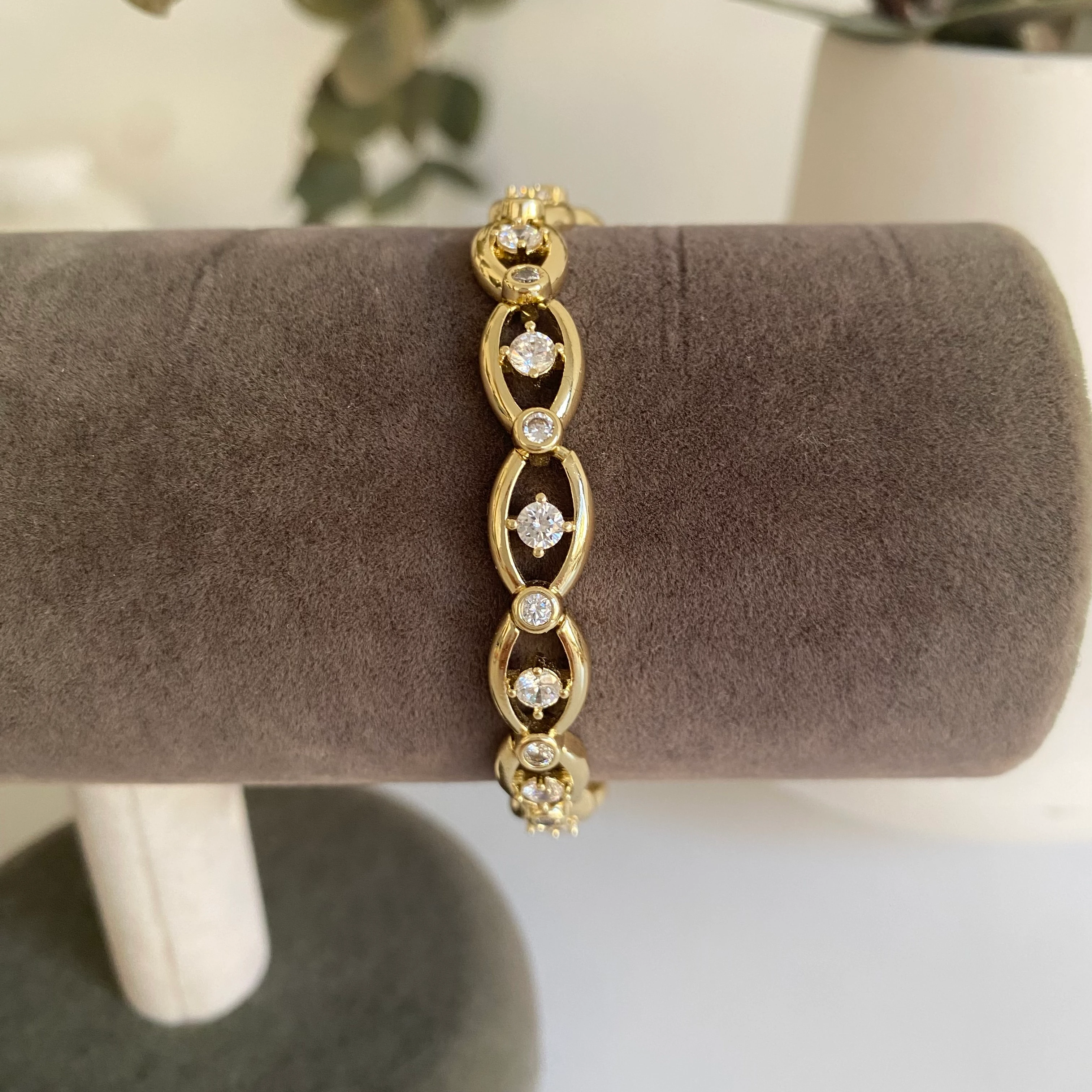 Xuping Oval Nokta Taş Bileklik