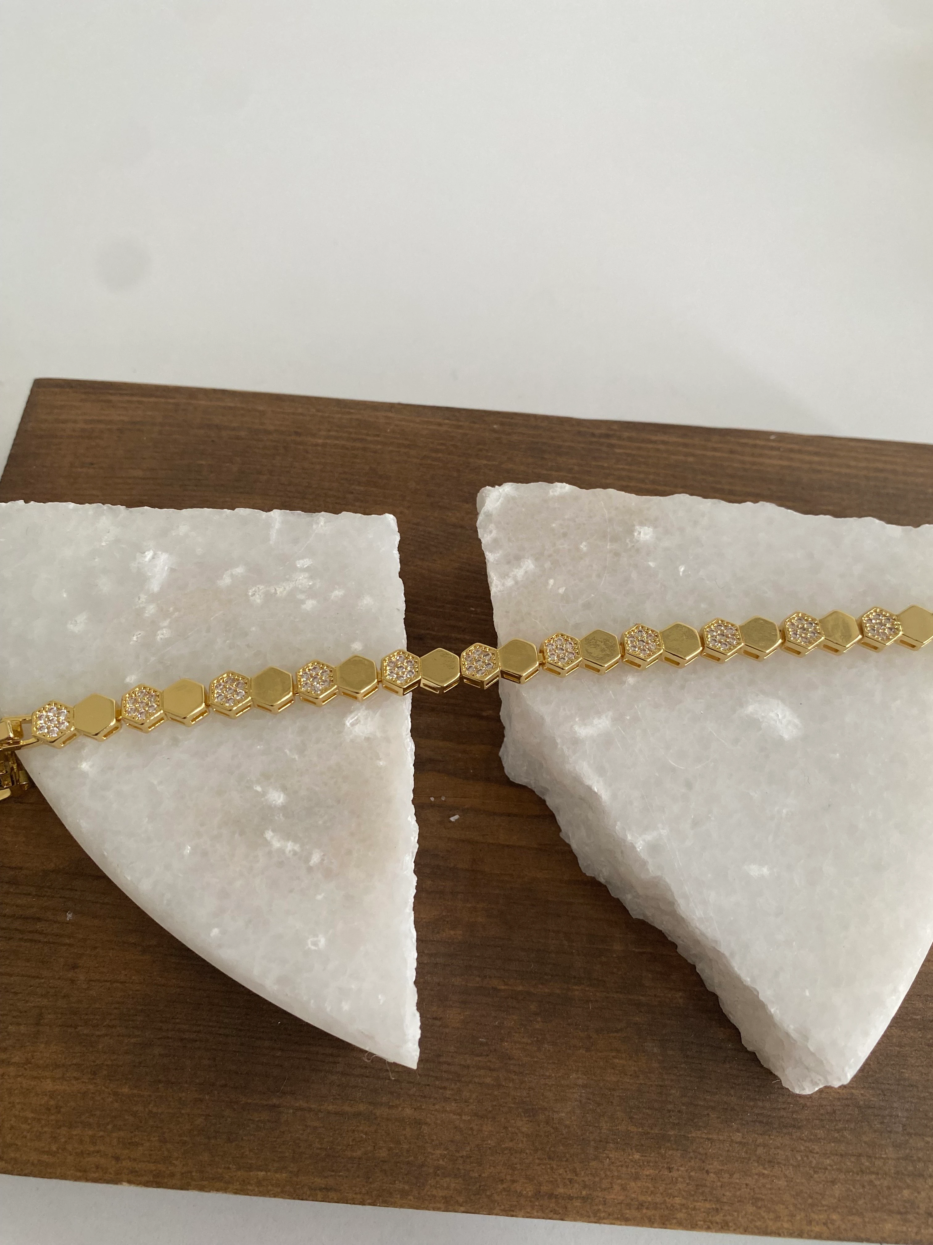 Xuping Taşlı Altıgen Bileklik