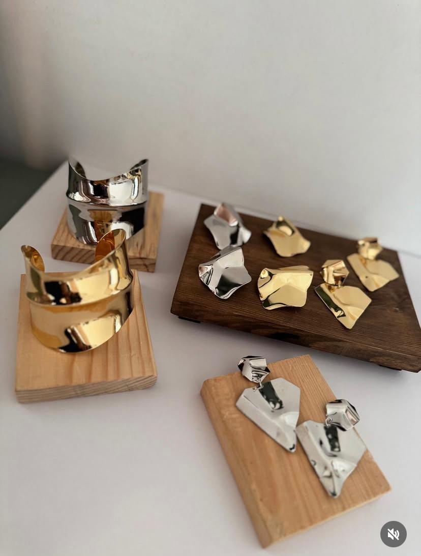 Gold Geometrik Dalgalı Küpe