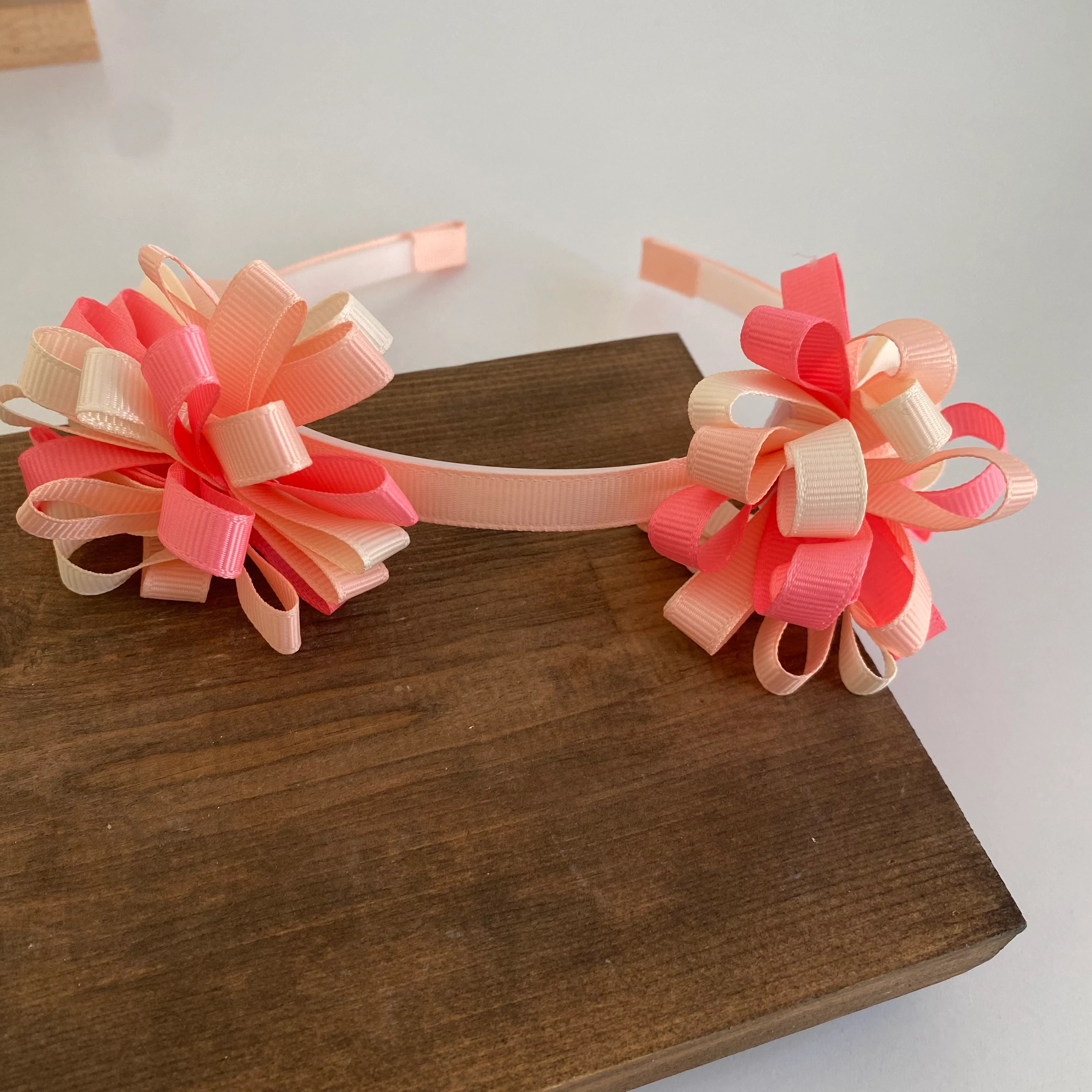 Krem- Pembe Kurdele Detay Çocuk Taç 