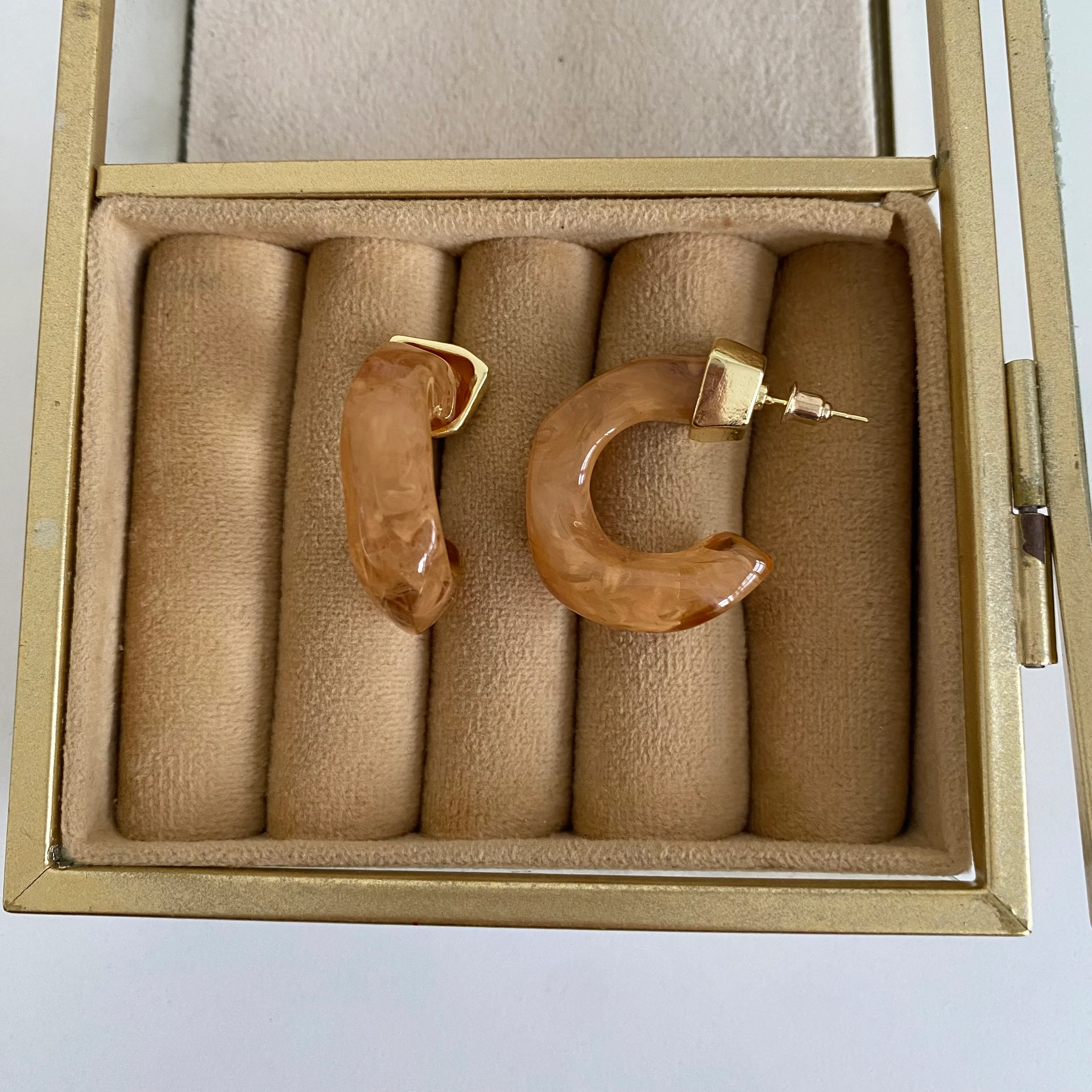 Gold Detay Kahve Taş Halka Küpe