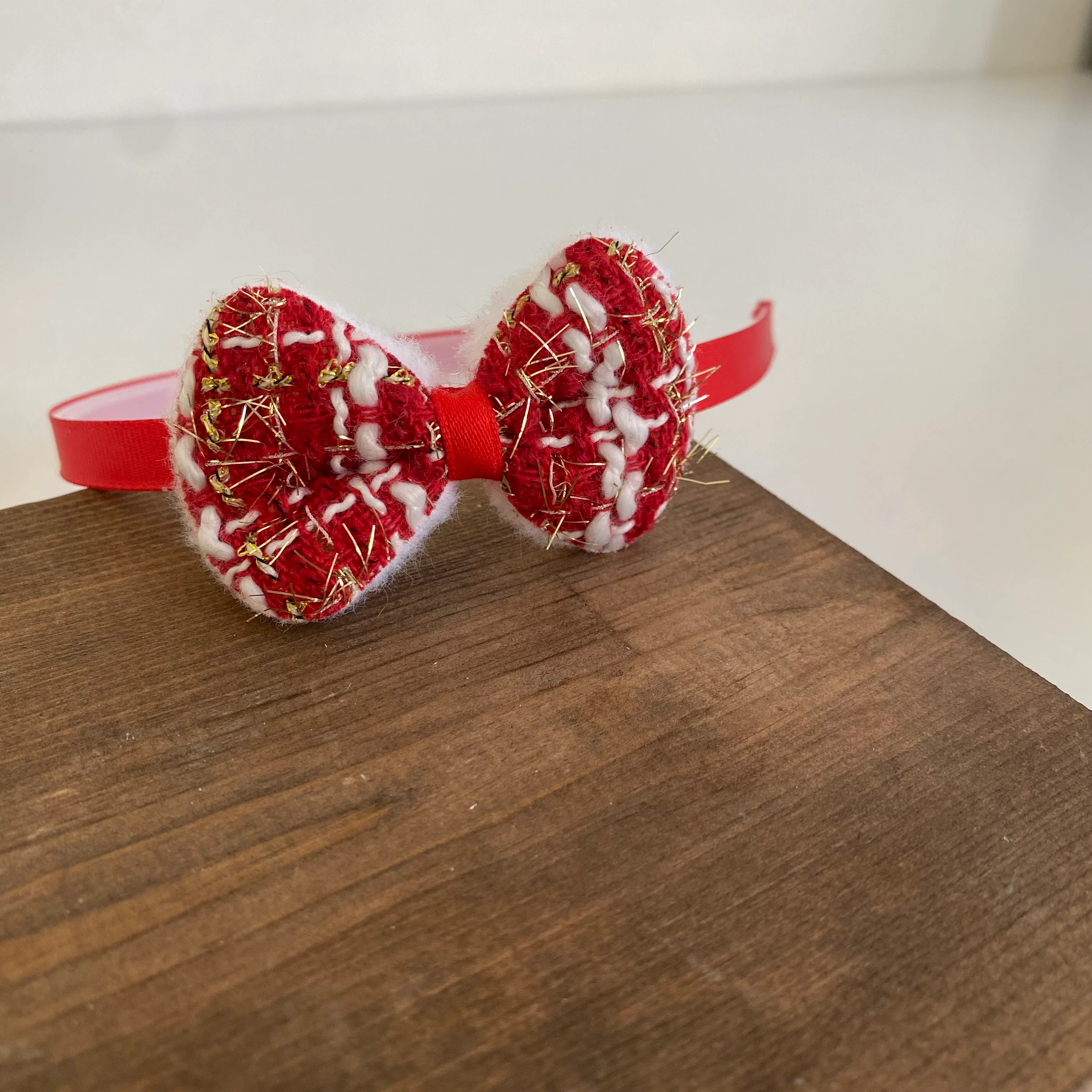 Kırmızı Fiyonk Taç Toka