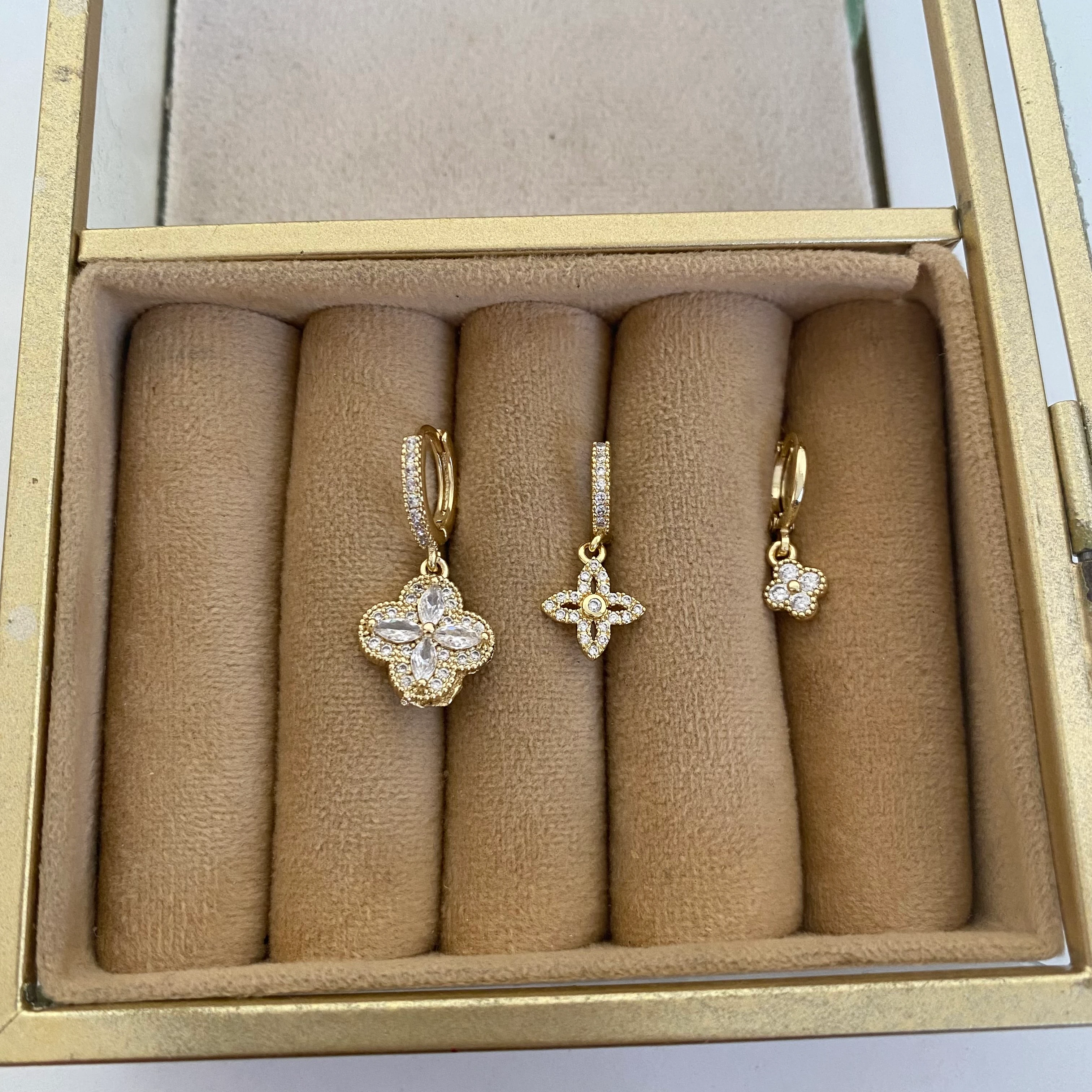 Xuping Gold Yonca Üçlü Set Küpe