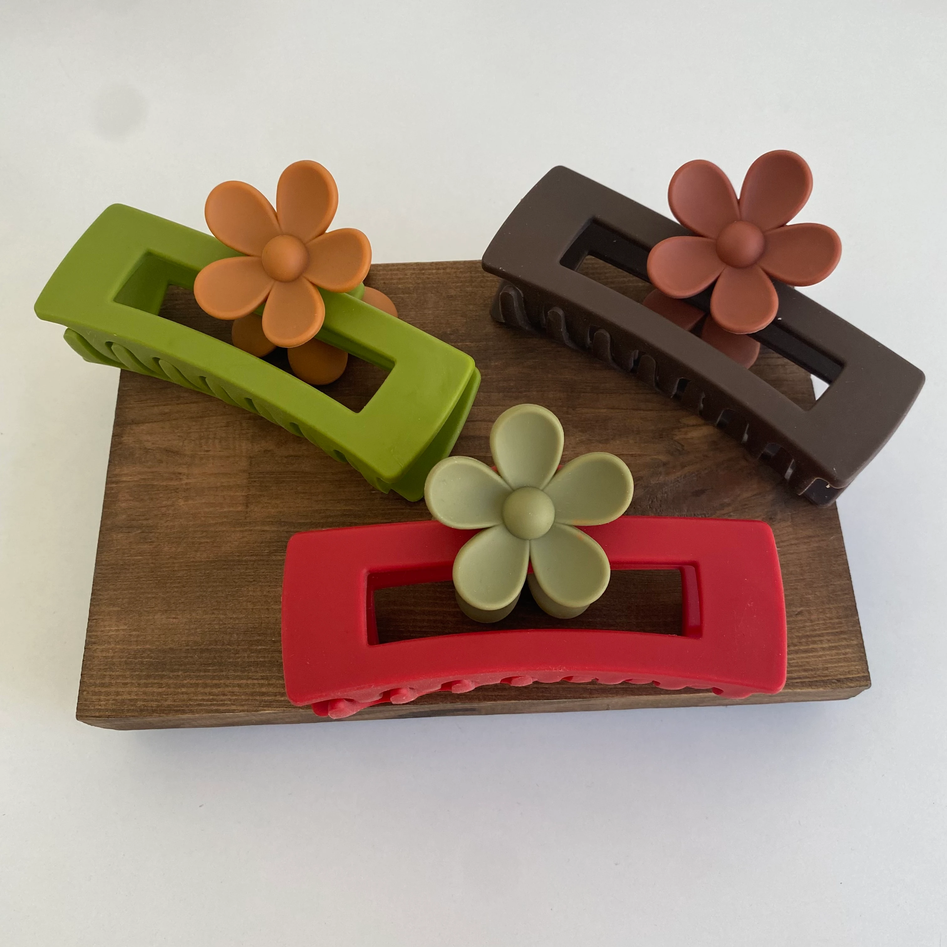 Kırmızı Mat Dikdörtgen Çiçek Figür Mandal Toka