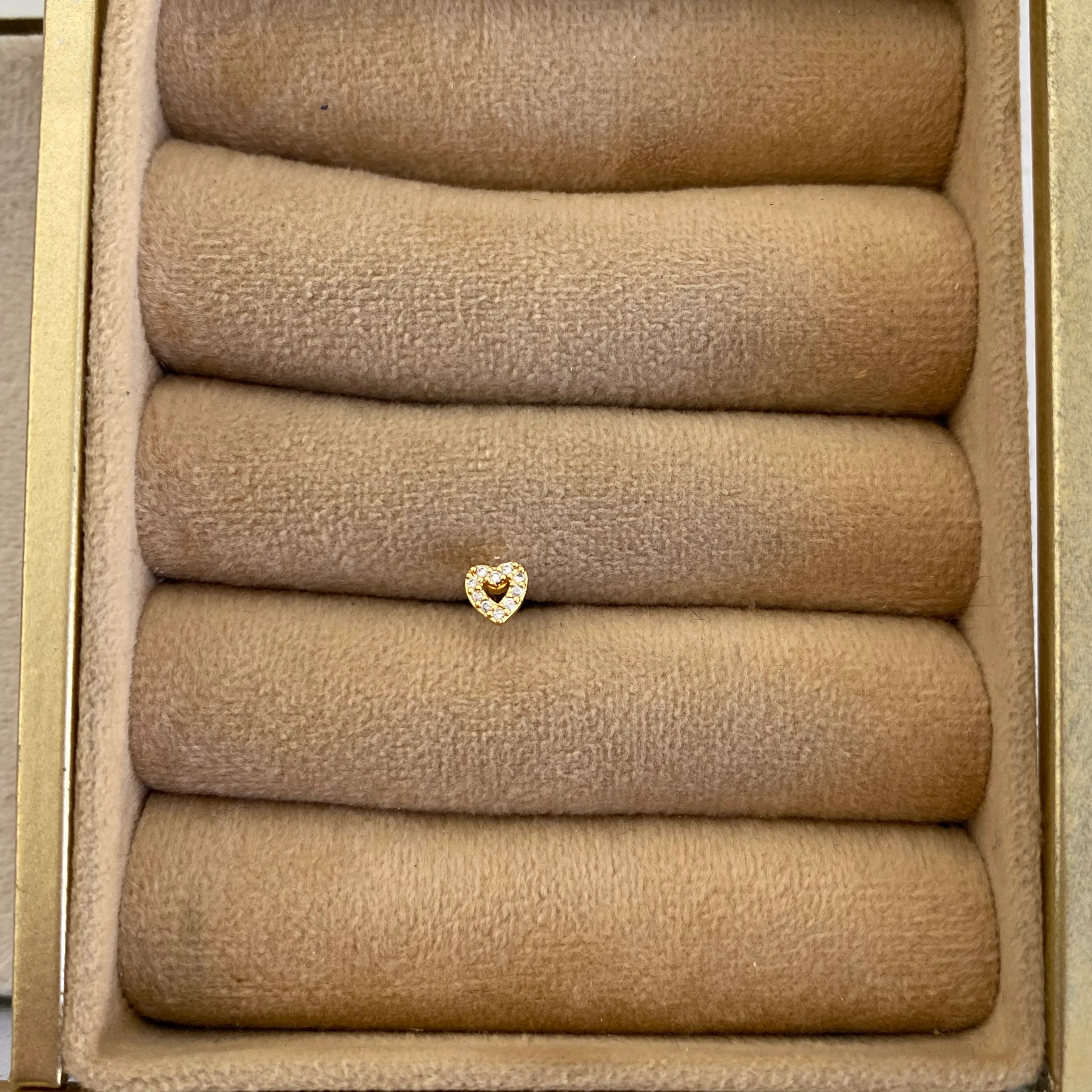 Gold Taşlı Mini Kalp Piercing