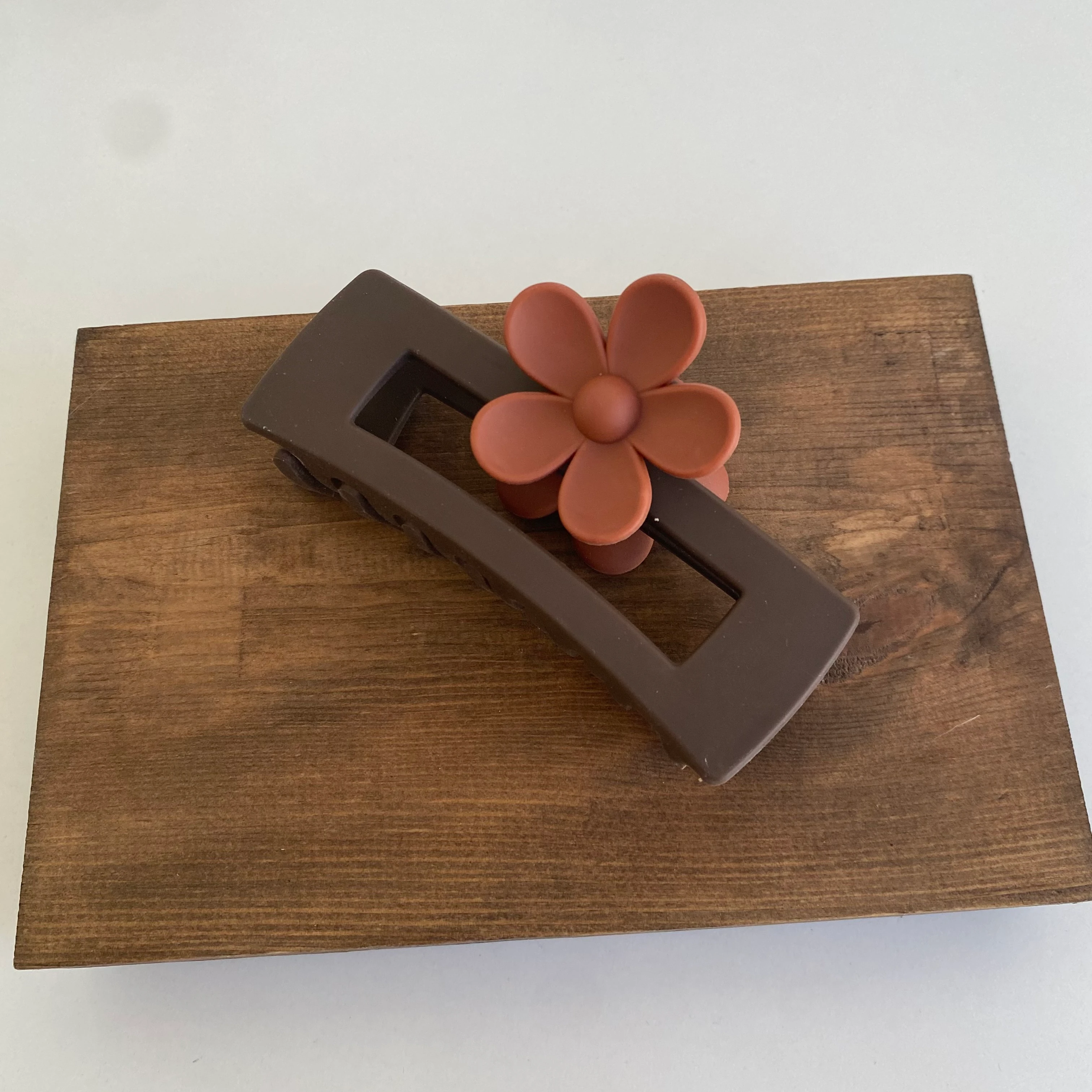 Kahve Mat Dikdörtgen Çiçek Figür Mandal Toka