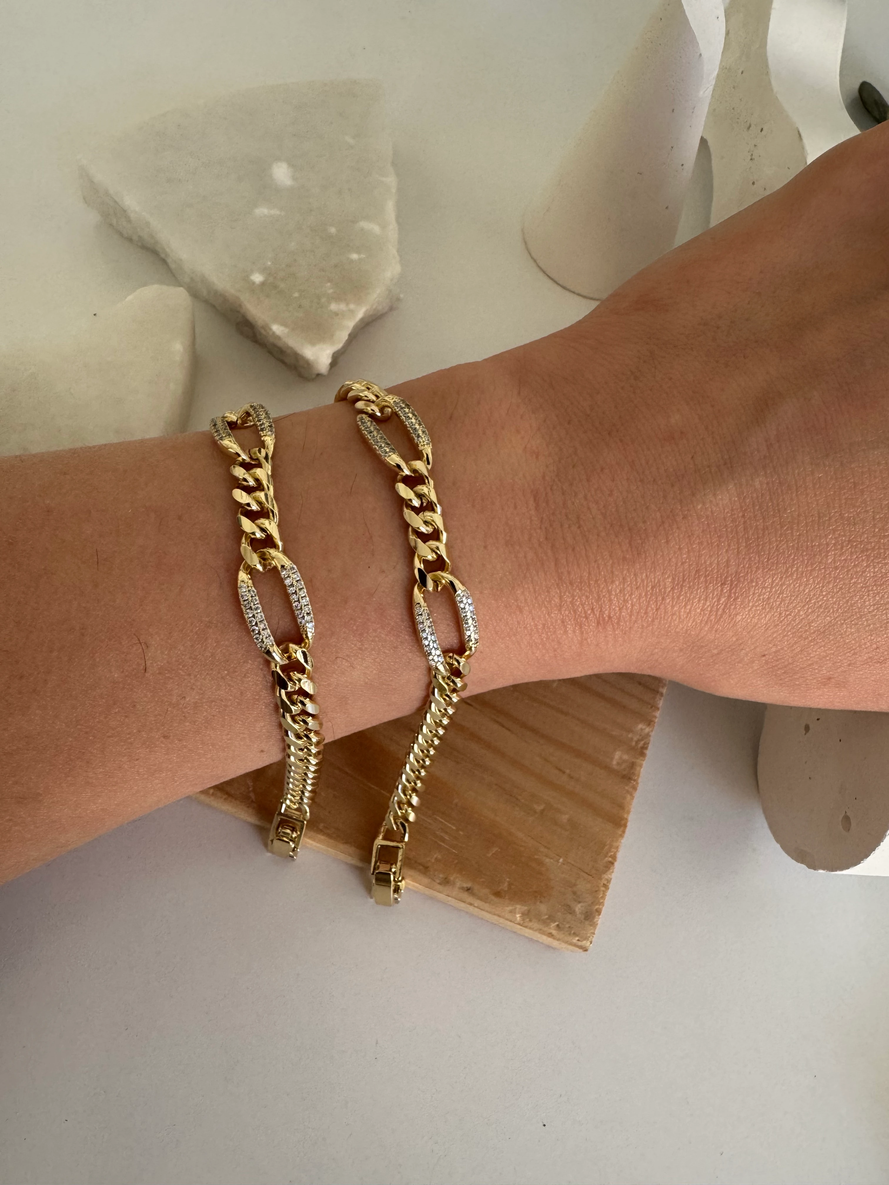 Dikdörtgen Halkalı Zirkon Taşlı 14K Altın Kaplama Bileklik