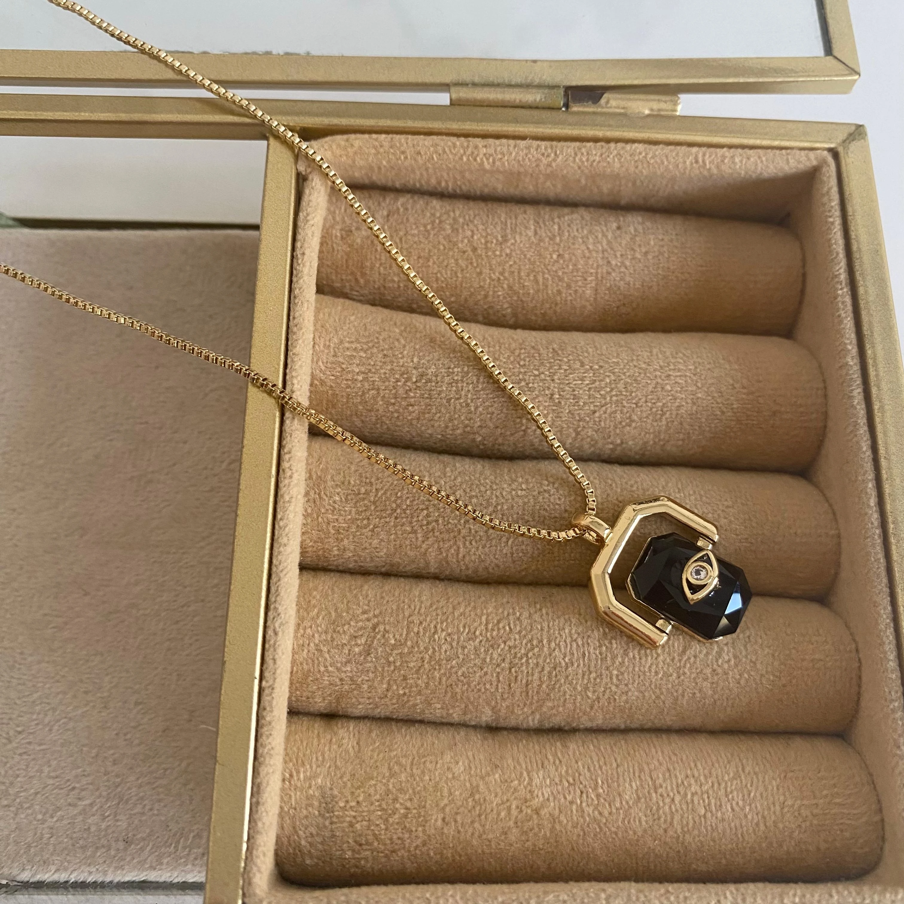 14k Altın Kaplama Siyah Taş Göz Figür Kolye