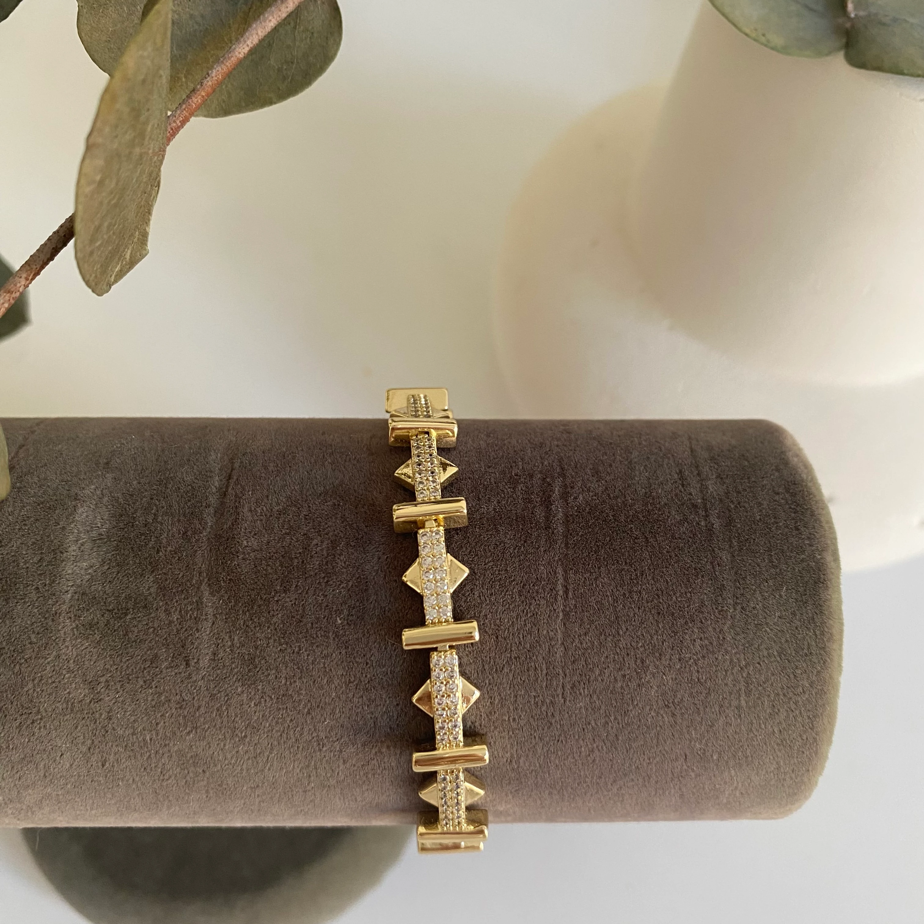 Xuping Üçgen Detaylı Zirkon Taşlı Bileklik