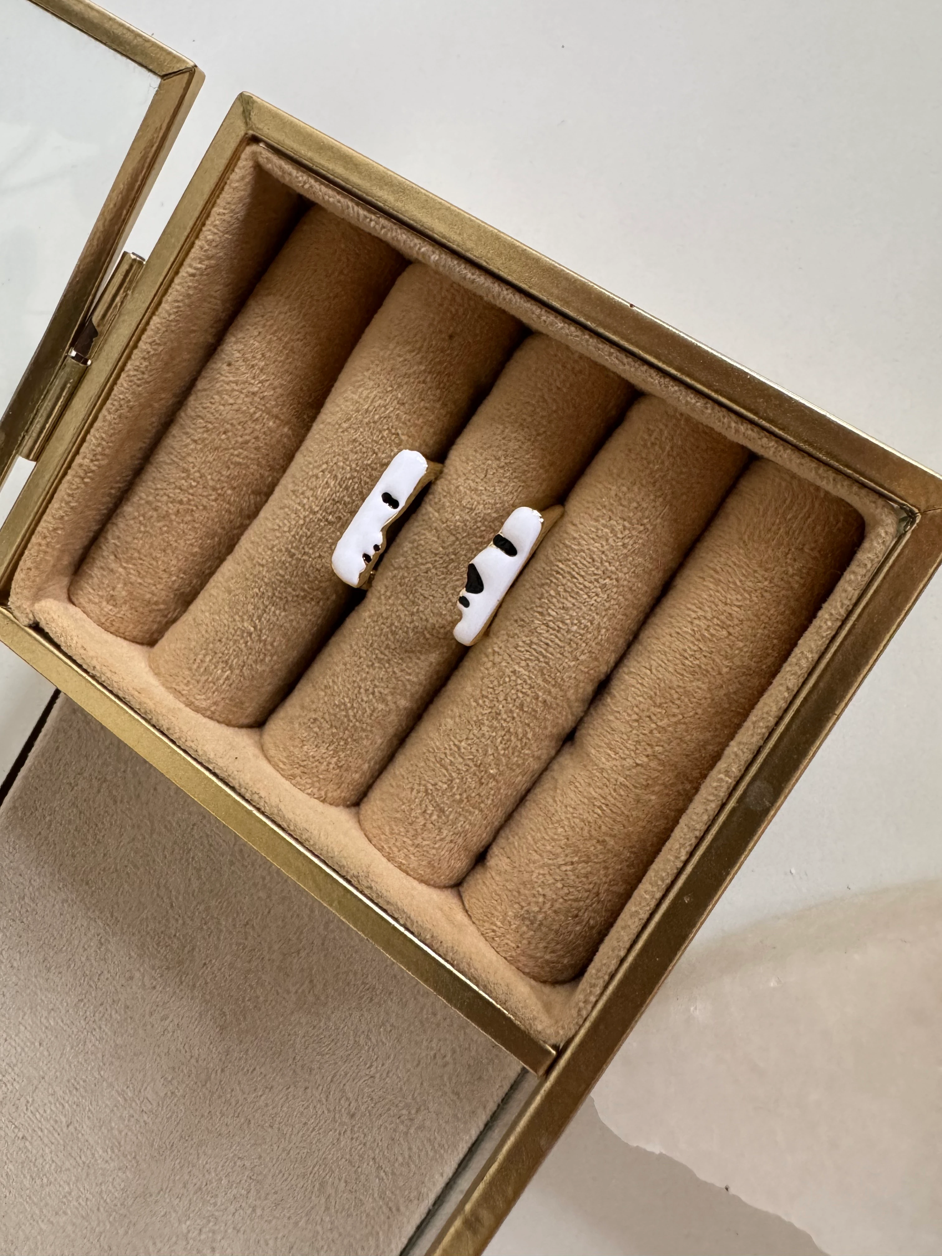 Siyah Beyaz Mineli Sliüet 14K Yüzük