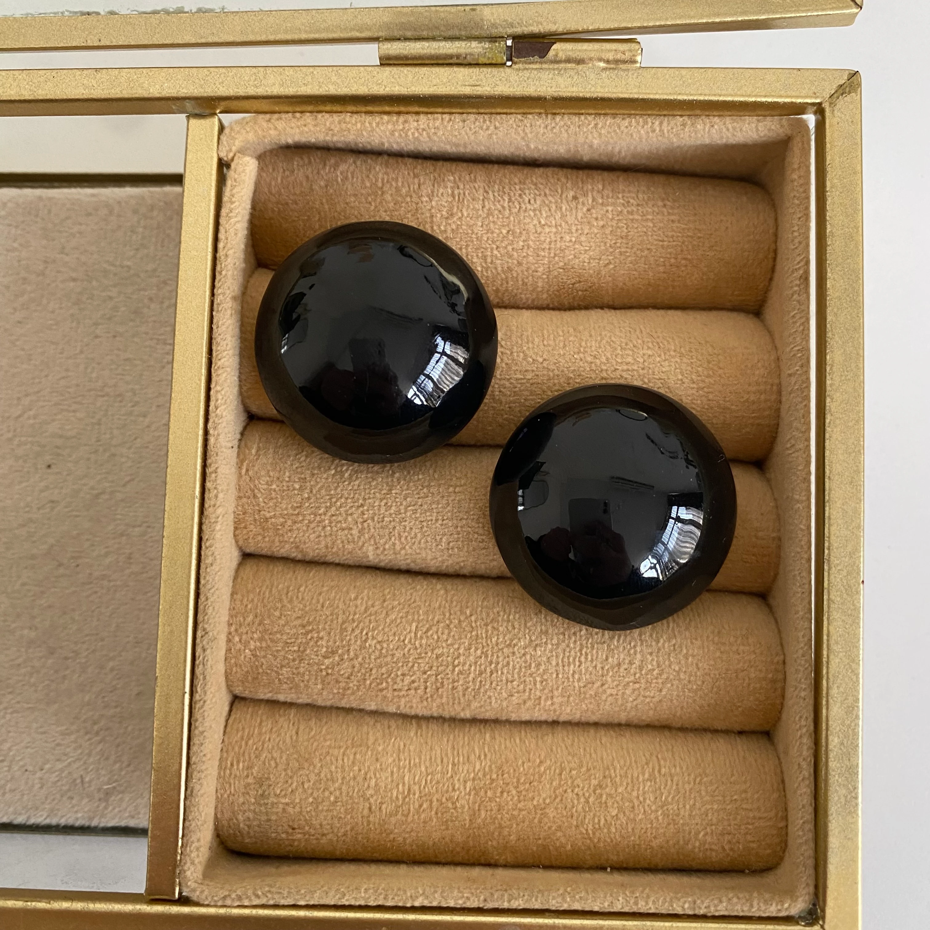 Siyah Mineli Yuvarlak Büyük Küpe