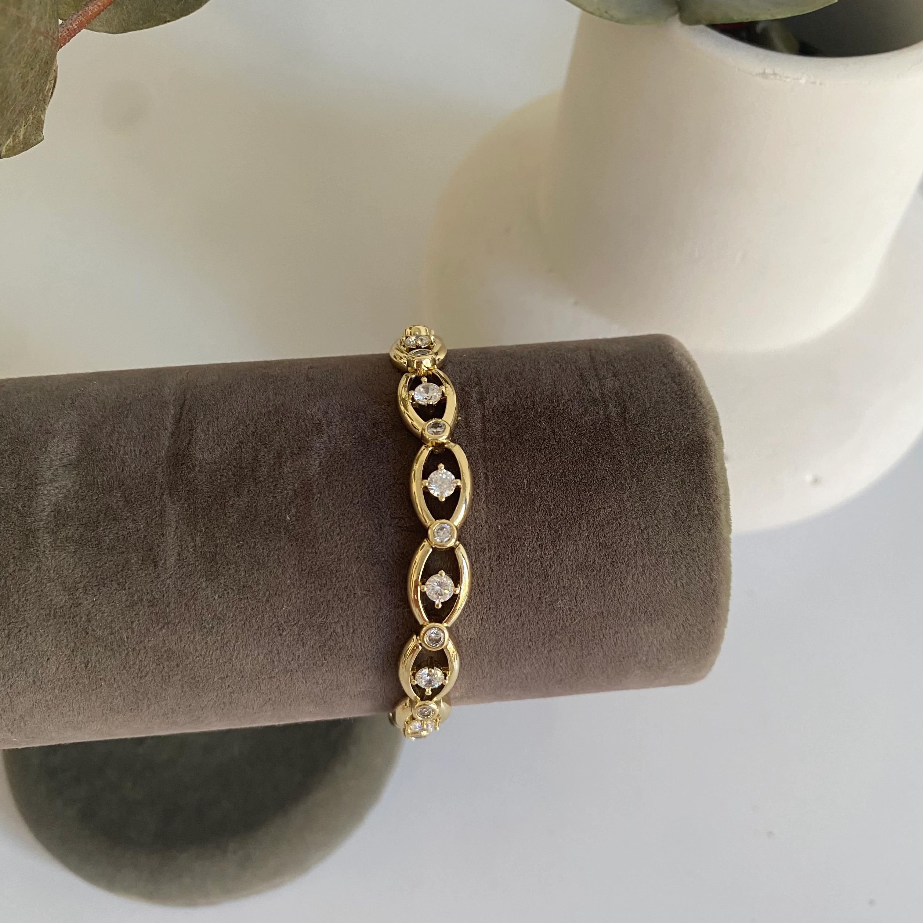 Xuping Oval Nokta Taş Bileklik